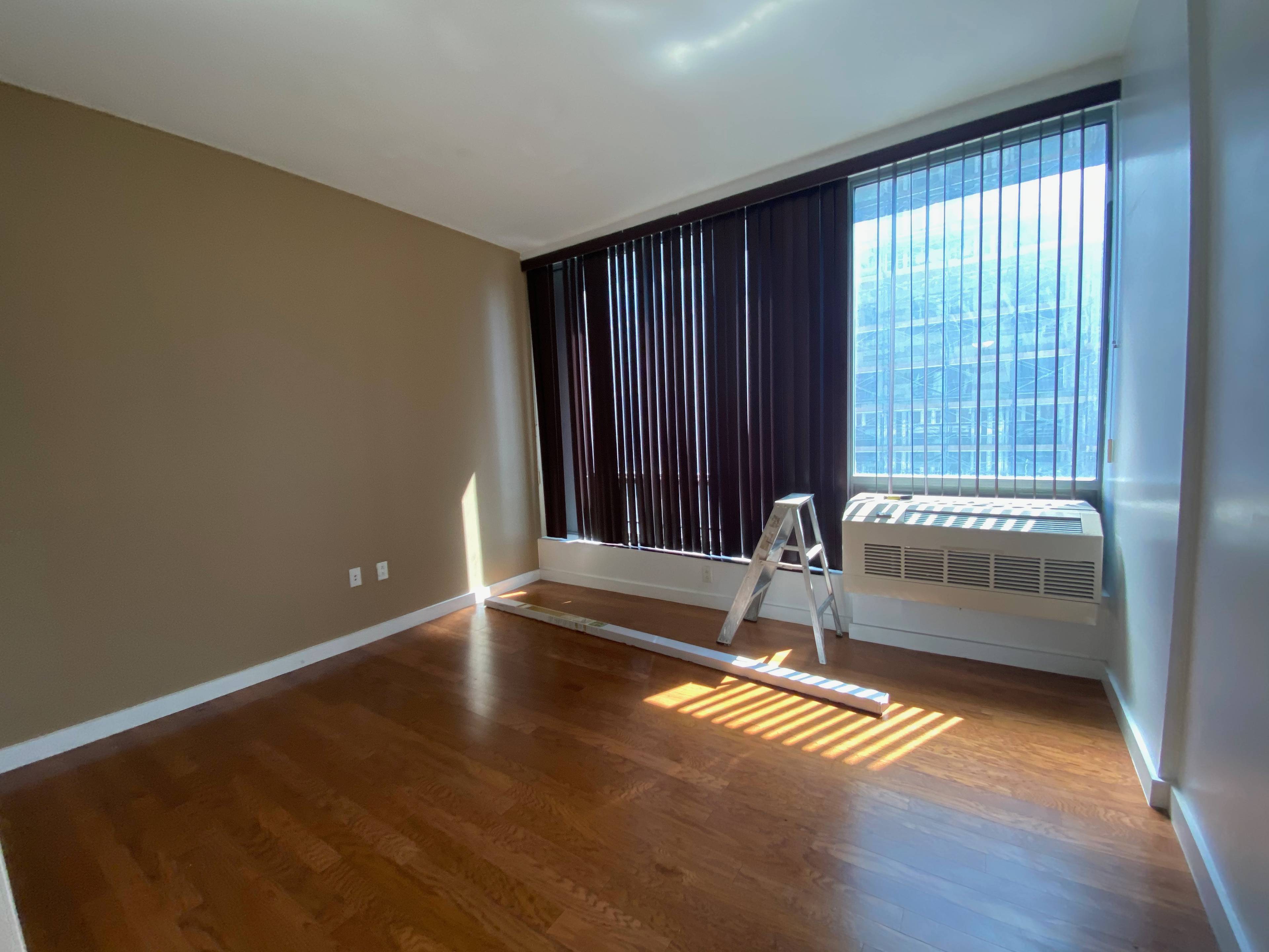 No Fee, 1BR in Luxury LIC Mid-Rise, with Balcony!