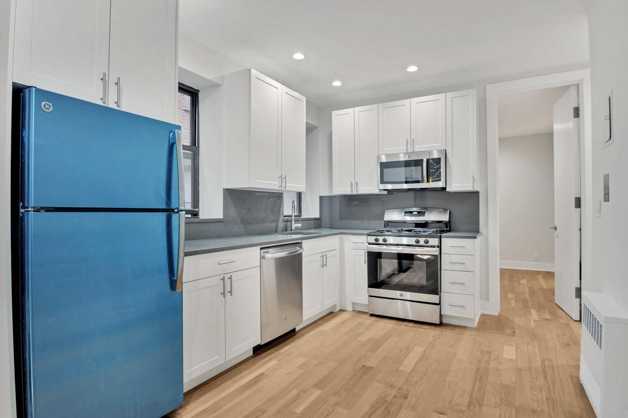 Beautiful 2 Bed in Nomad w/ Private Balcony, Steps from Madison Square Park