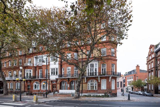 A spectacular “Riverside” apartment with Uninterrupted views over the River Thames, and Battersea park; 2 bedrooms, 2 bathrooms, 760 sq ft, with a 940+ years lease, in a Grade II listed Victorian House, on the Chelsea Embankment...