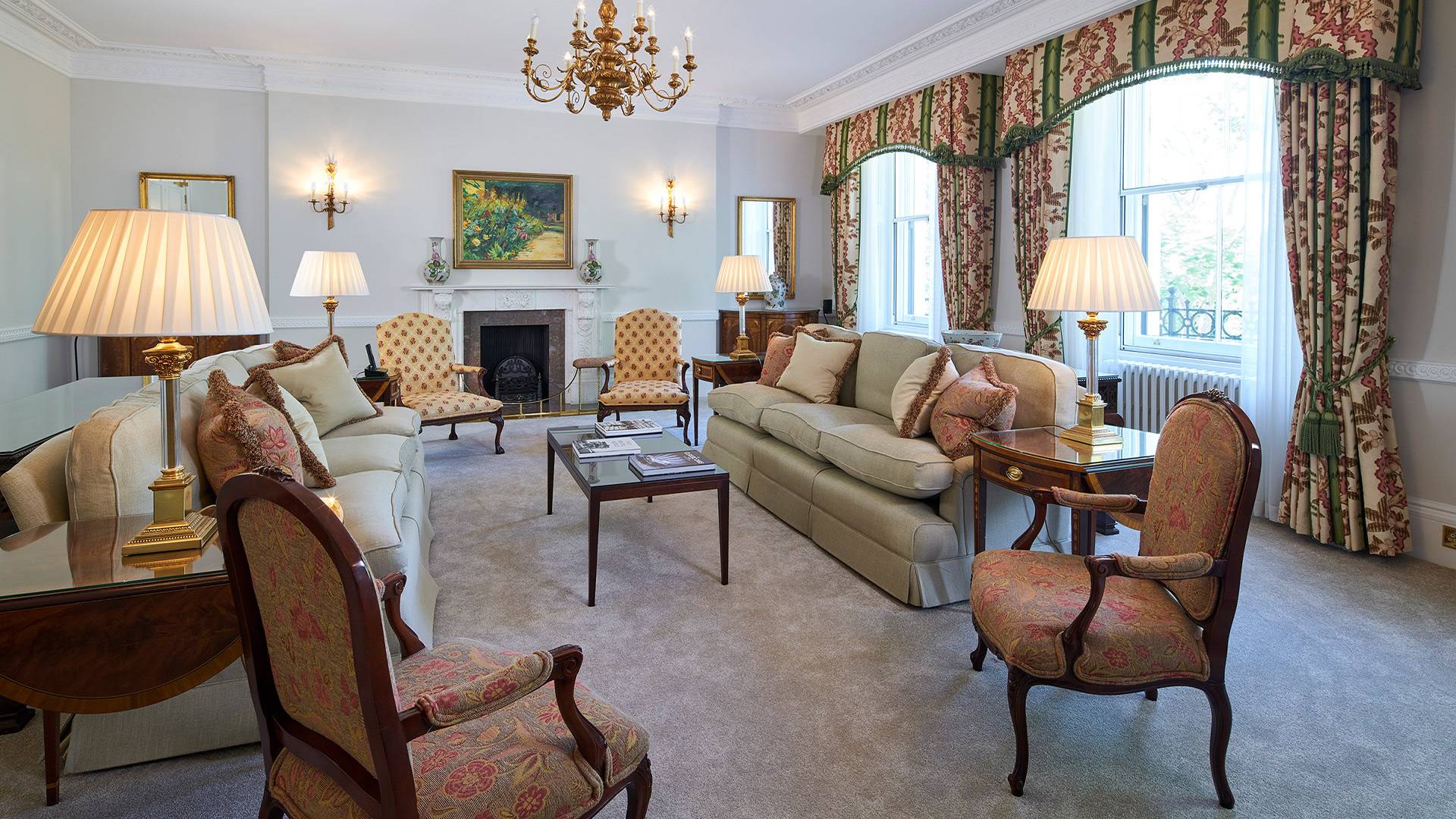 Luxury Third-Floor Three-Bedroom Serviced Apartment in a Palatial Kensington Residence with Spectacular Hyde Park Views and Premium Amenities