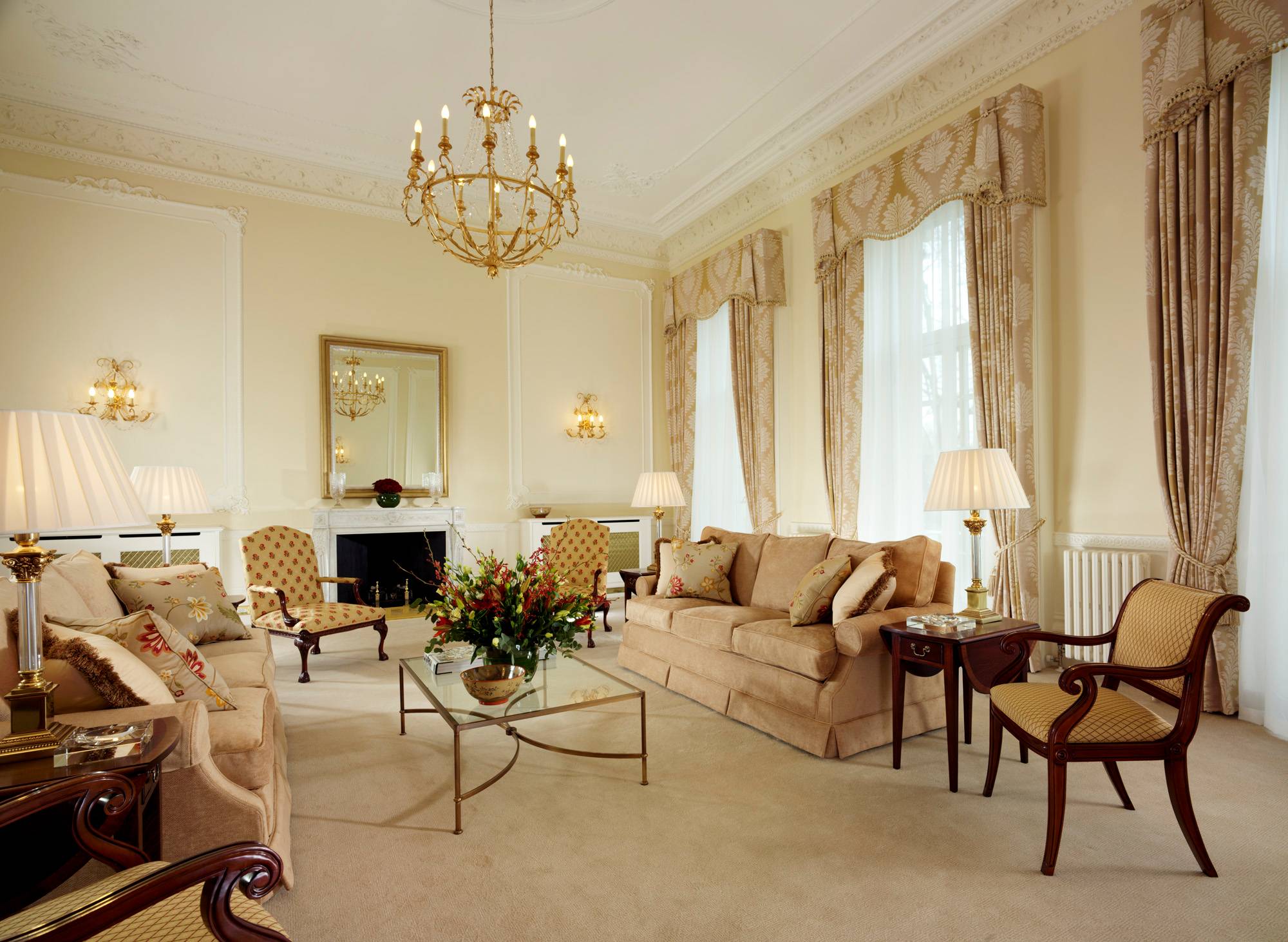 Deluxe First-Floor Three-Bedroom Serviced Apartment in a Palatial Kensington Residence with Spectacular Hyde Park Views and Luxury Amenities