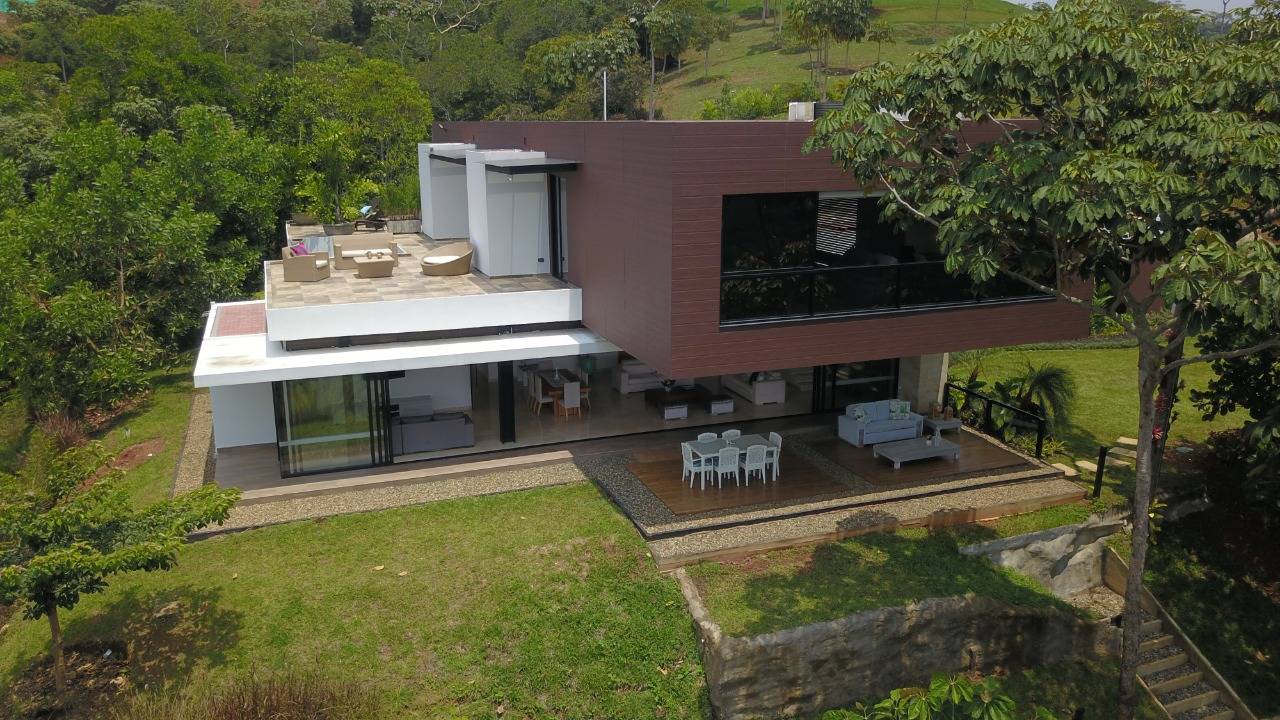 La Casa De Sus Sueños! Lomas del Viento Condominium, Cali Colombia