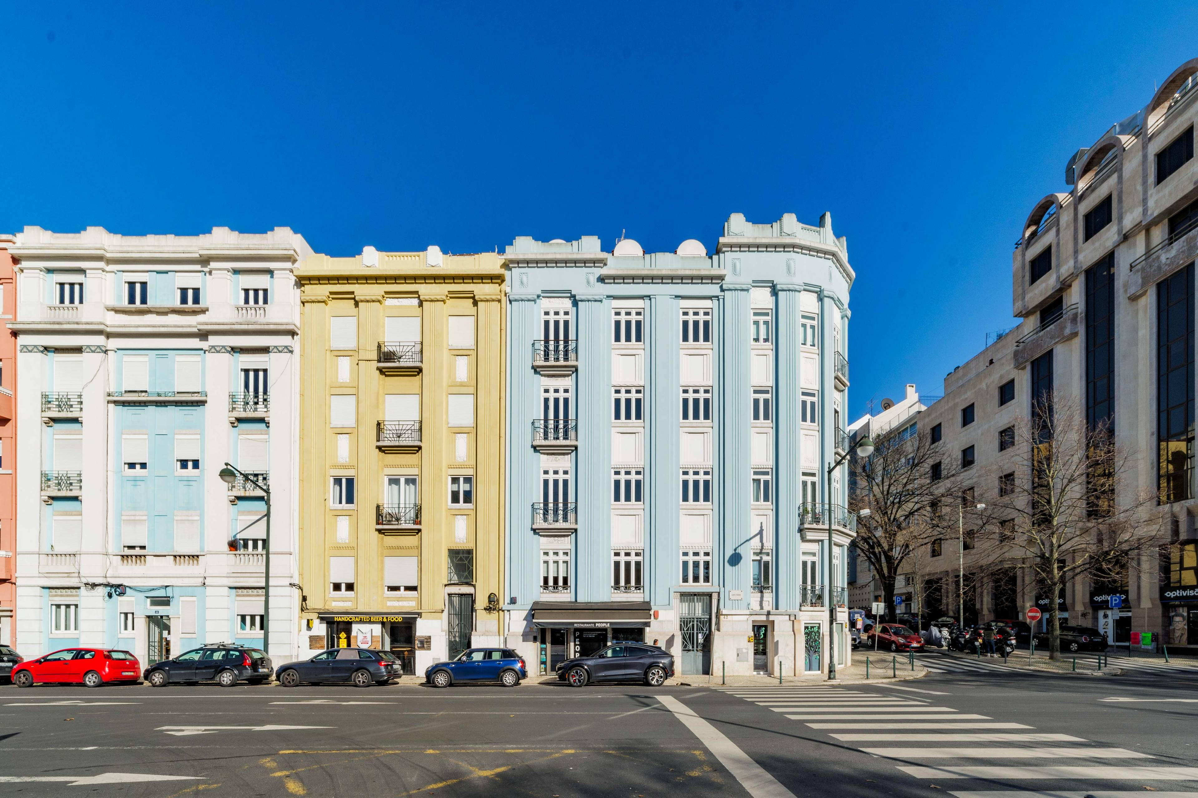 Luxury Apartment | Art-Deco Building | Iconic View | Prestige Neighbourhood|