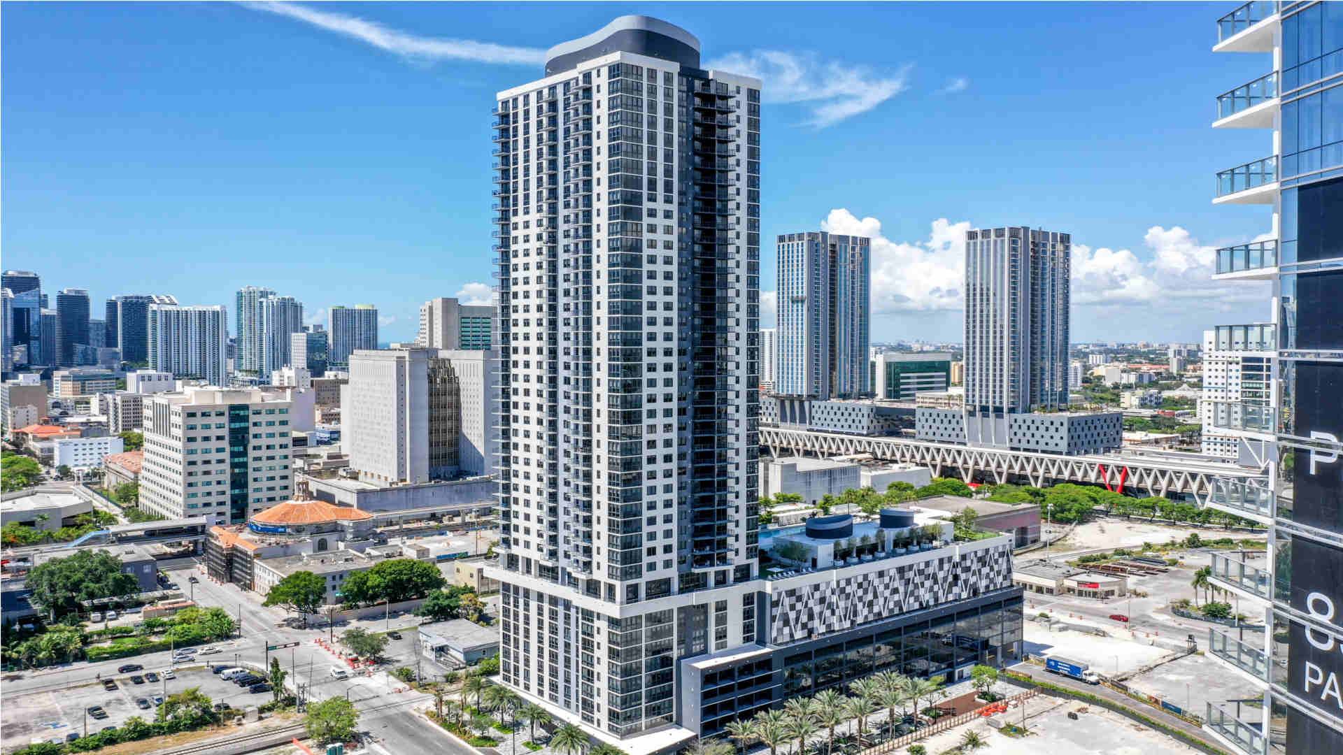 Downtown Miami Luxury Apartments| Move in Special!