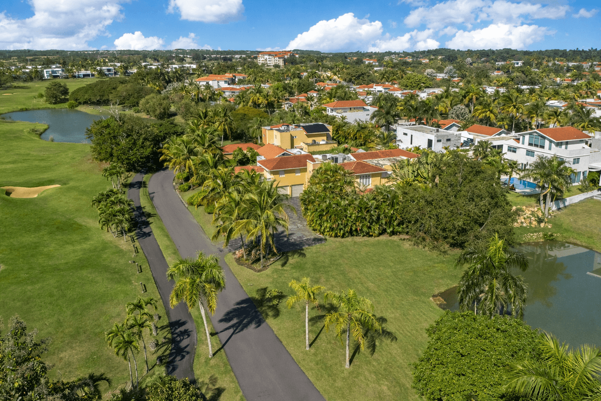 Set within one of Dorado Beach’s most established residential pockets.