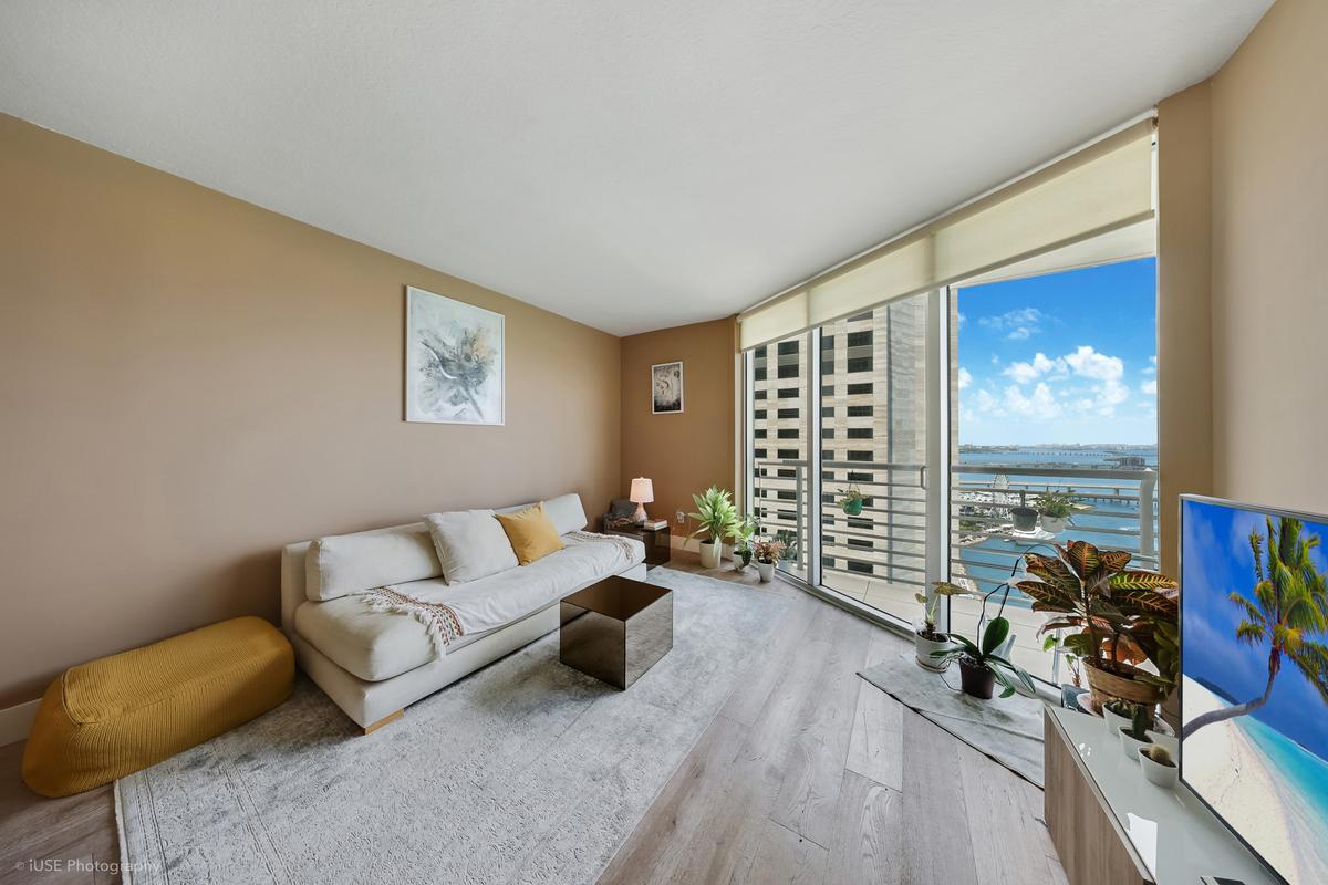 one-miami-east-3110-living-room-bay-view-floor-ceiling-glass-hardwood