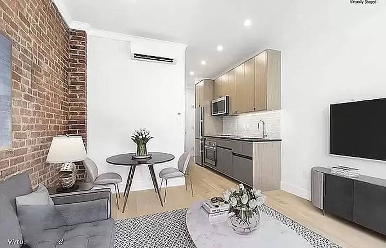 Beautifully Renovated LES one bedroom