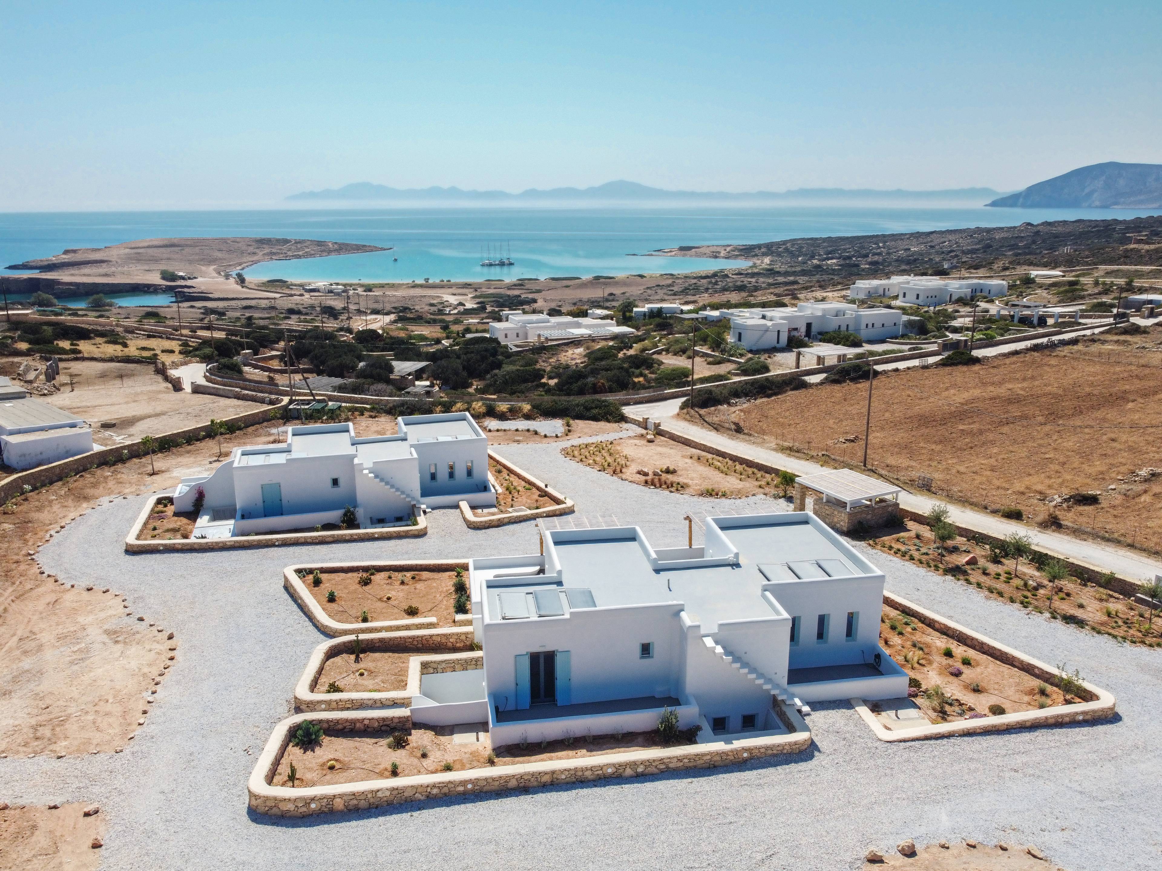 Aegean Oasis: Luxury Villas on Koufonisi's Tranquil Shores