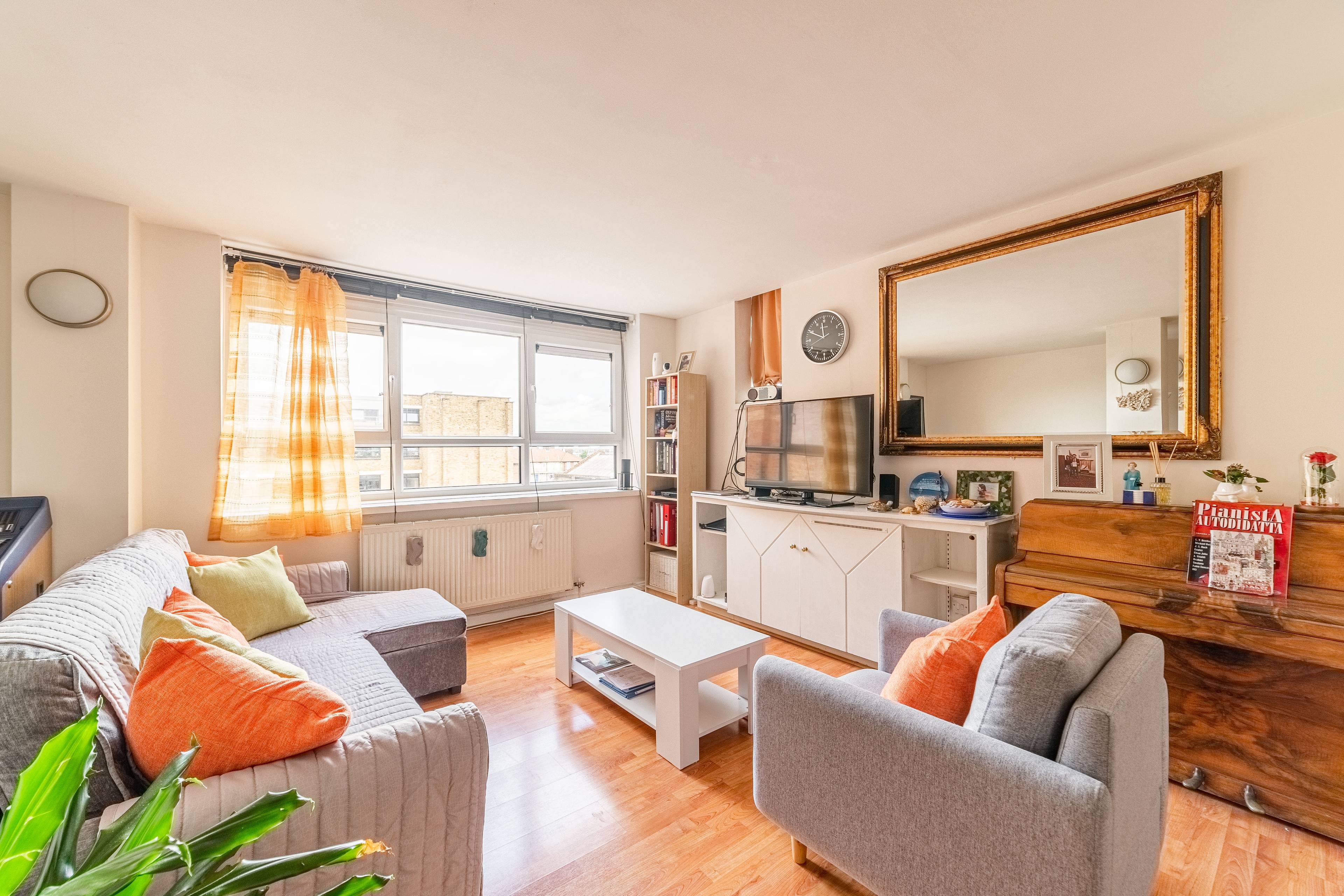 Stylish 2 Bedroom Apartment For Sale Bethnal Green