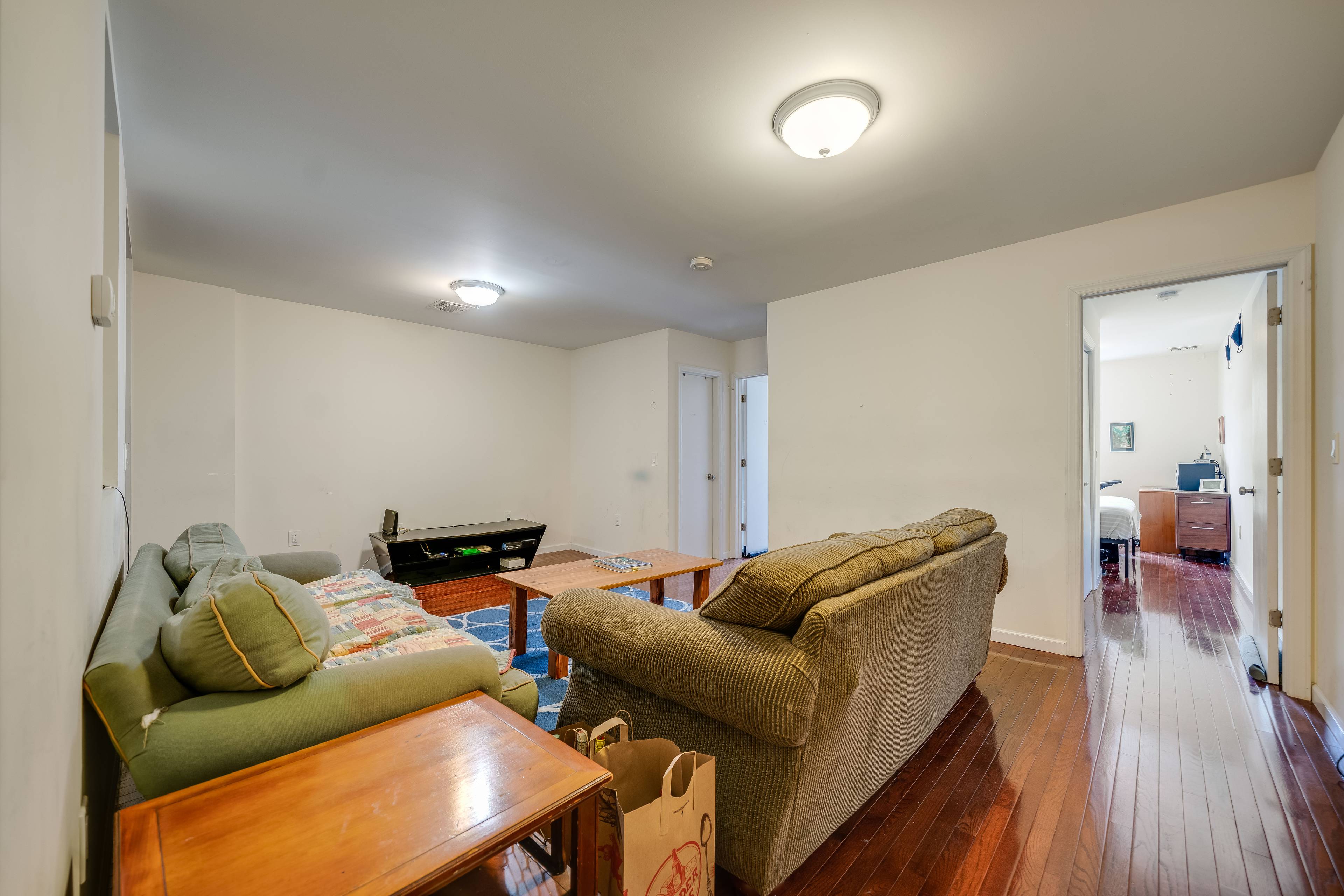 Sprawling 4 Bedroom 2 Bath Apartment located in the Heart of Midtown Hoboken!  Seconds to Stevens University, Washington Street Shops and Restaurants, Bus Outside your Door!  Central AC and Heating!