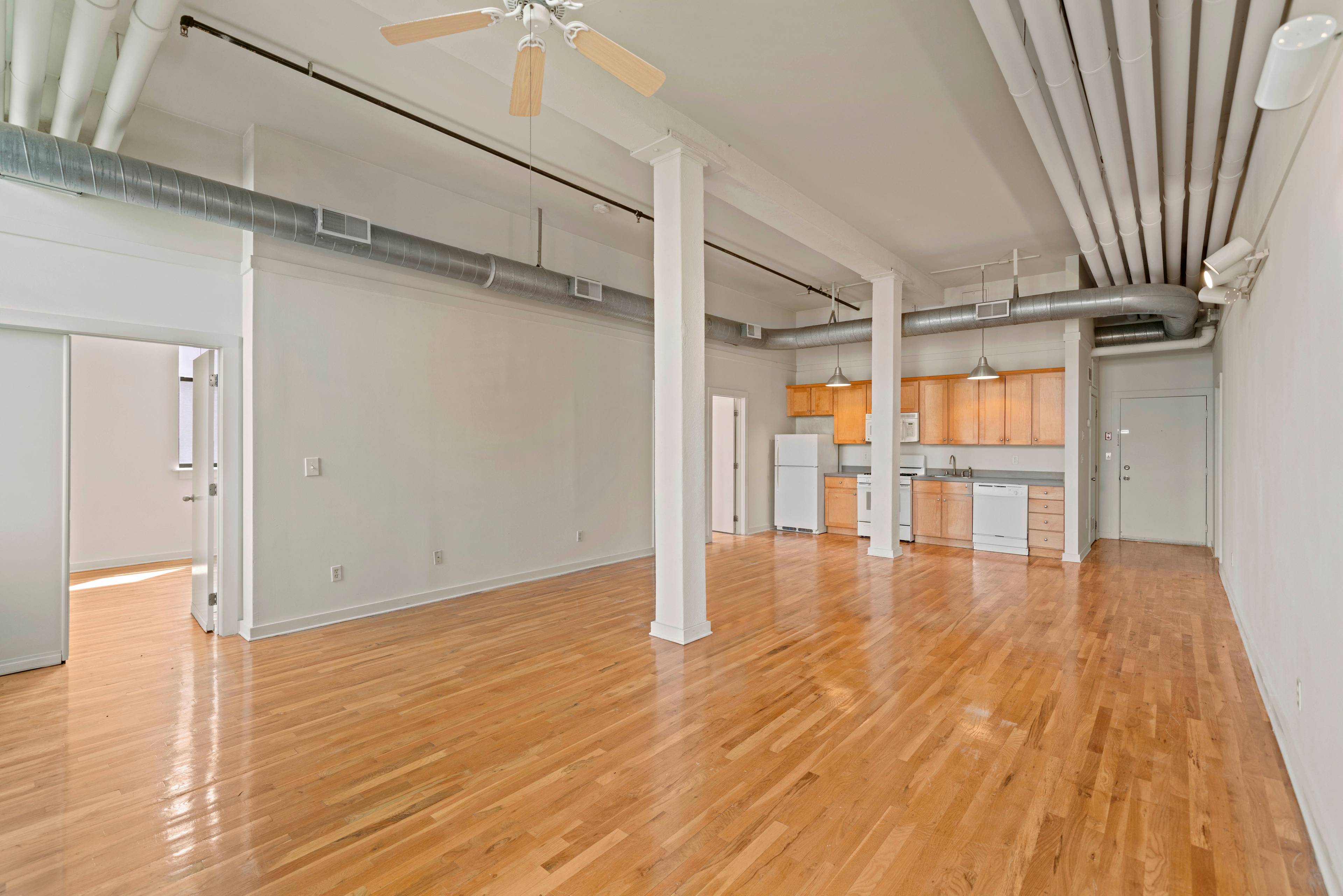 Large Open 3 Bedroom Loft located in Hoboken NJ with Soaring High Ceilings, Lots of Natural Light. King Size bedrooms!  Laundry and Elevator on Site