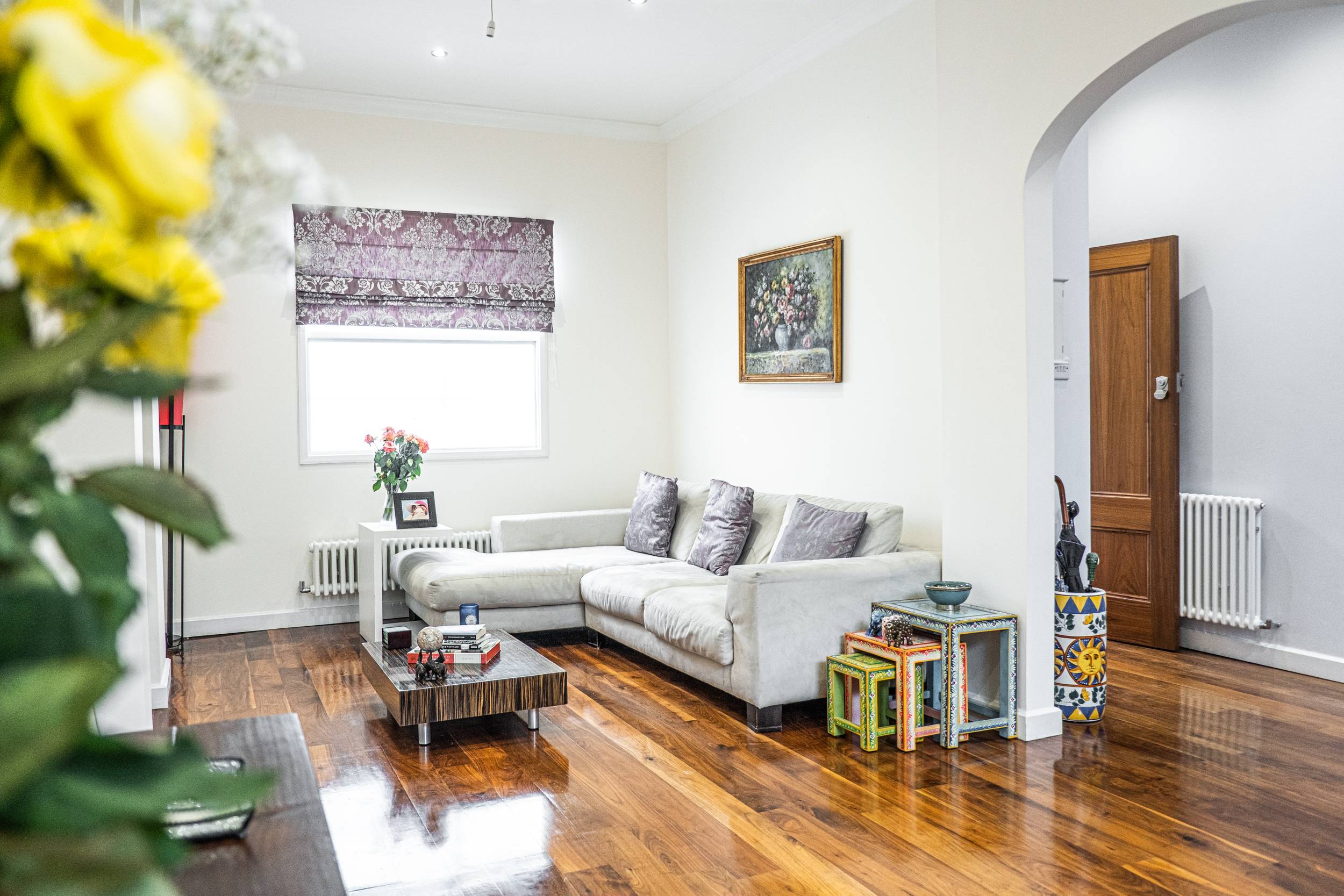 A rare opportunity to purchase a fabulous and spacious 3 bedroom freehold house conveniently located in Kensington, with a beautiful roof terrace.