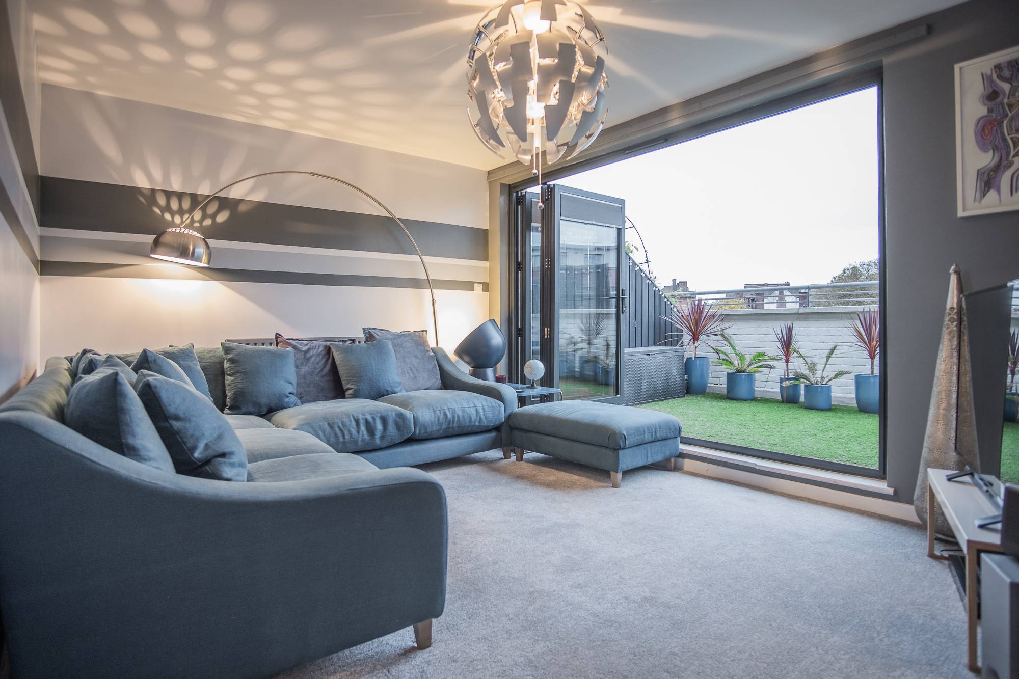 The apartment benefits from plenty of private outdoor space as well as open sky views. Proximity to Parks and squares is surely a great amenity this property offers.