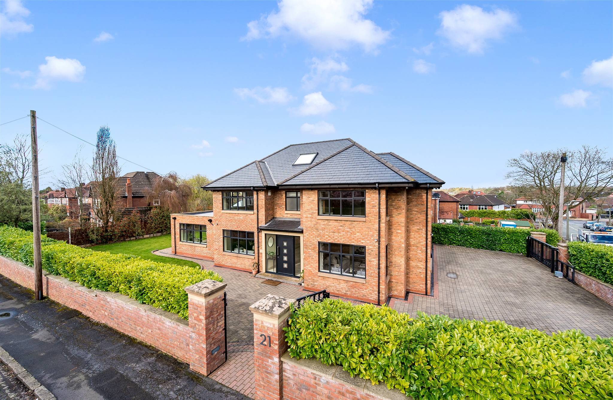NO ONWARD CHAIN - A REMARKABLE CONTEMPORARY 6 BED DETACHED RESIDENCE WITH AROUND 4500SQFT OF LIVING SPACE AND DAZZLING NATURAL LIGHT
