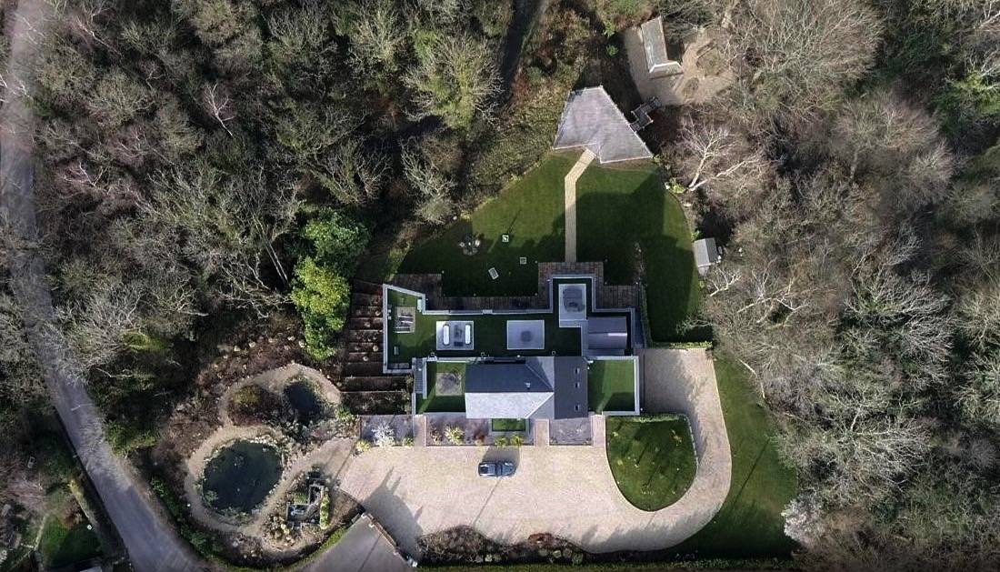 An architecturally designed state-of-the-art 5 bedroom detached home, built on a unique hillside location sat on approximately 2 acres within a woodland setting. Around 5383 SQ FT of truly exceptional accommodation over three floors.
