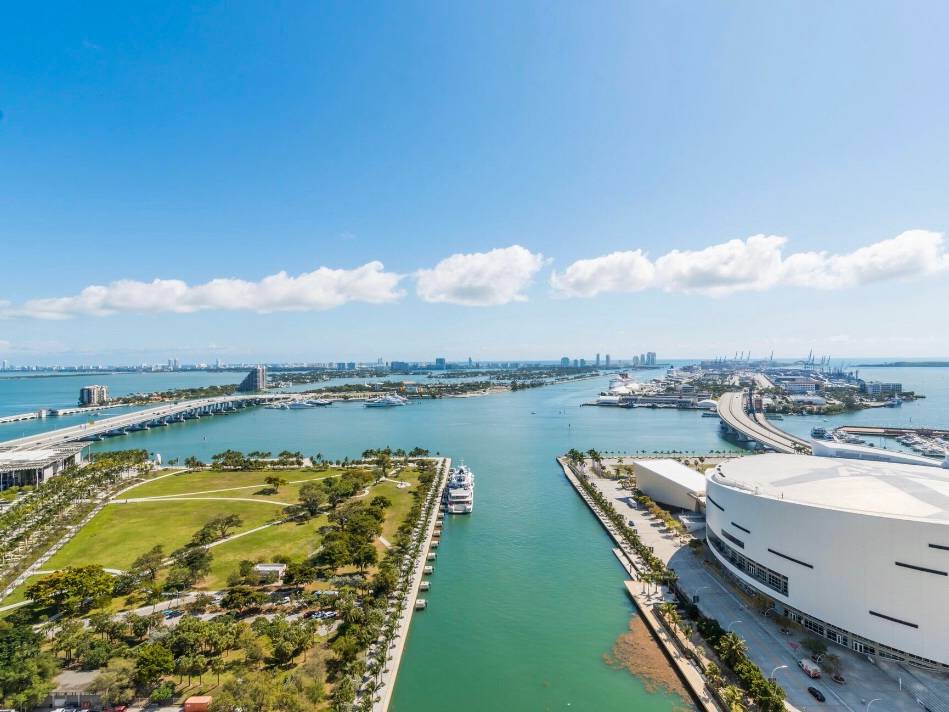 DOWNTOWN MIAMI 1 bed 1.5 bath | SPECTACULAR WATER VIEWS FROM EVERY ROOM FULLY