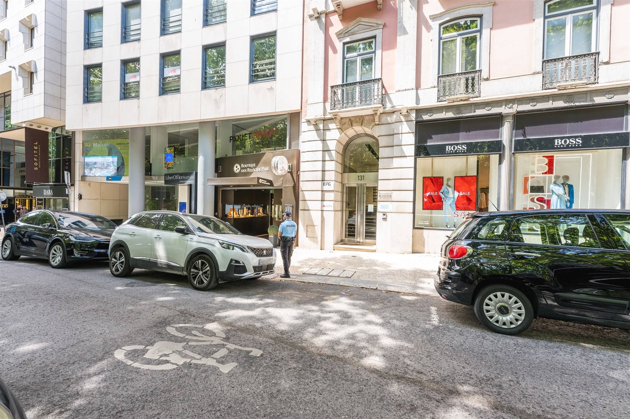Avenida da Liberdade, 129, is a 75m2 office located in the Prime Business District, home of the most prestigious famous stores in Lisbon