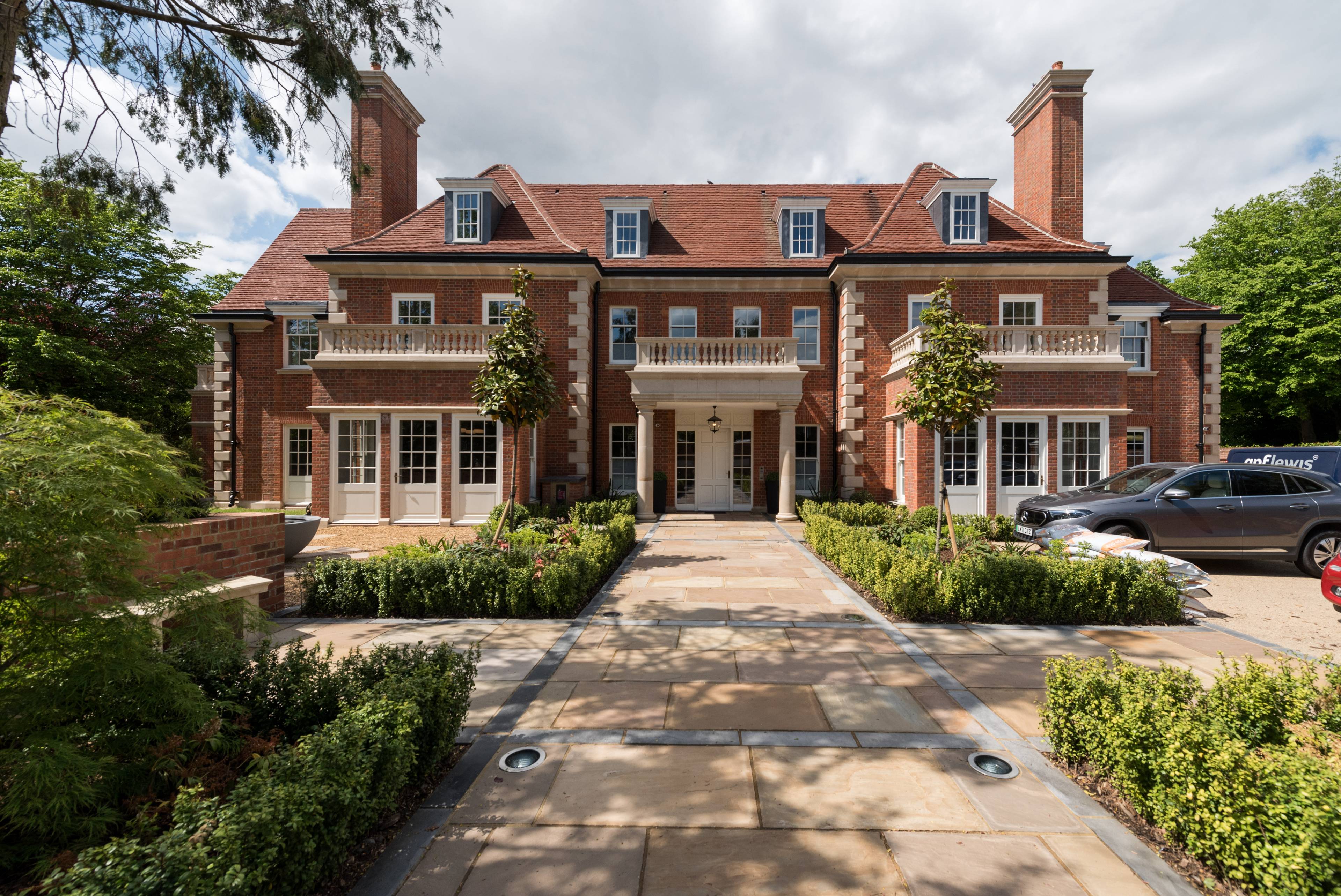 3 Bedroom Luxury Apartment - This exceptional new build 3 bedroom, 2 bathroom apartment boasts over 1650 sqft of high-end luxury living space. Situated on one of the most prestigious streets in the UK, this home brings a rare opportunity not to be missed!