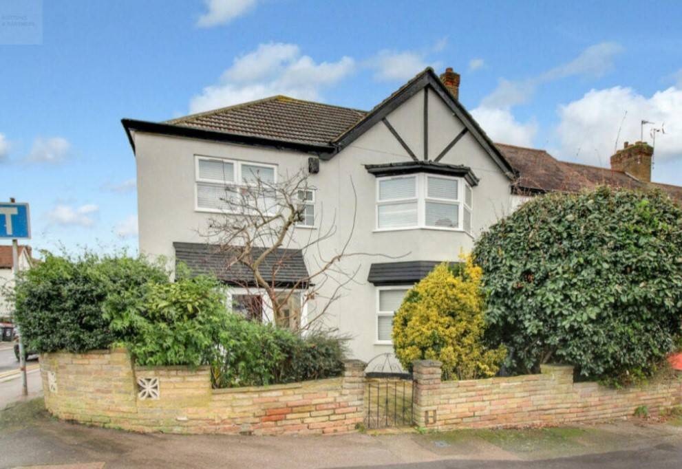 Beautiful 5 Bed Semi-Detached House For Sale