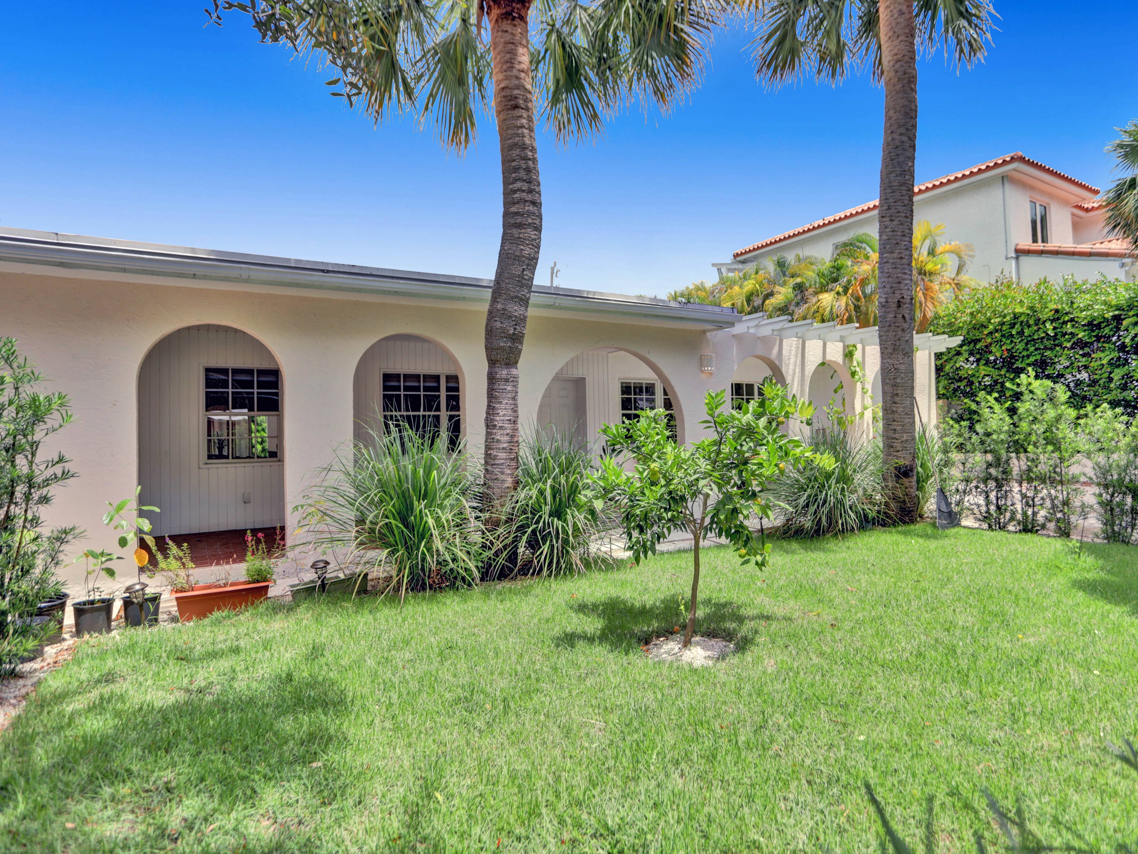 Miami Single Family Home w/ Pool | Key Biscayne | Public Golf Community | 3 bed 3 Bath + Office | Rental Income Property