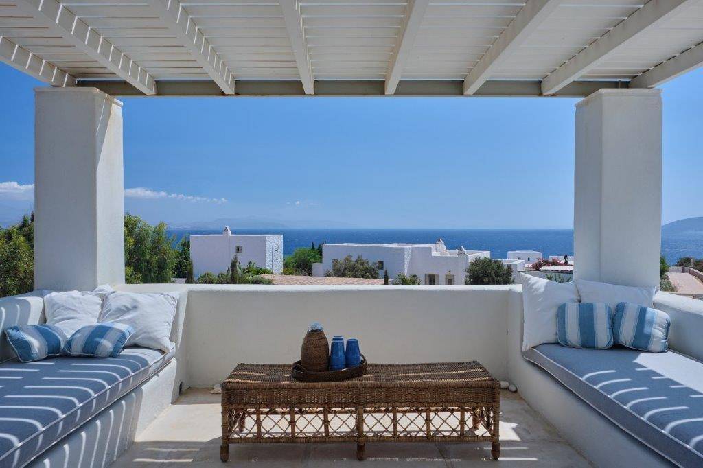 Villa with stunning sea views and amazing pool in the cosmopolitan Island of Paros