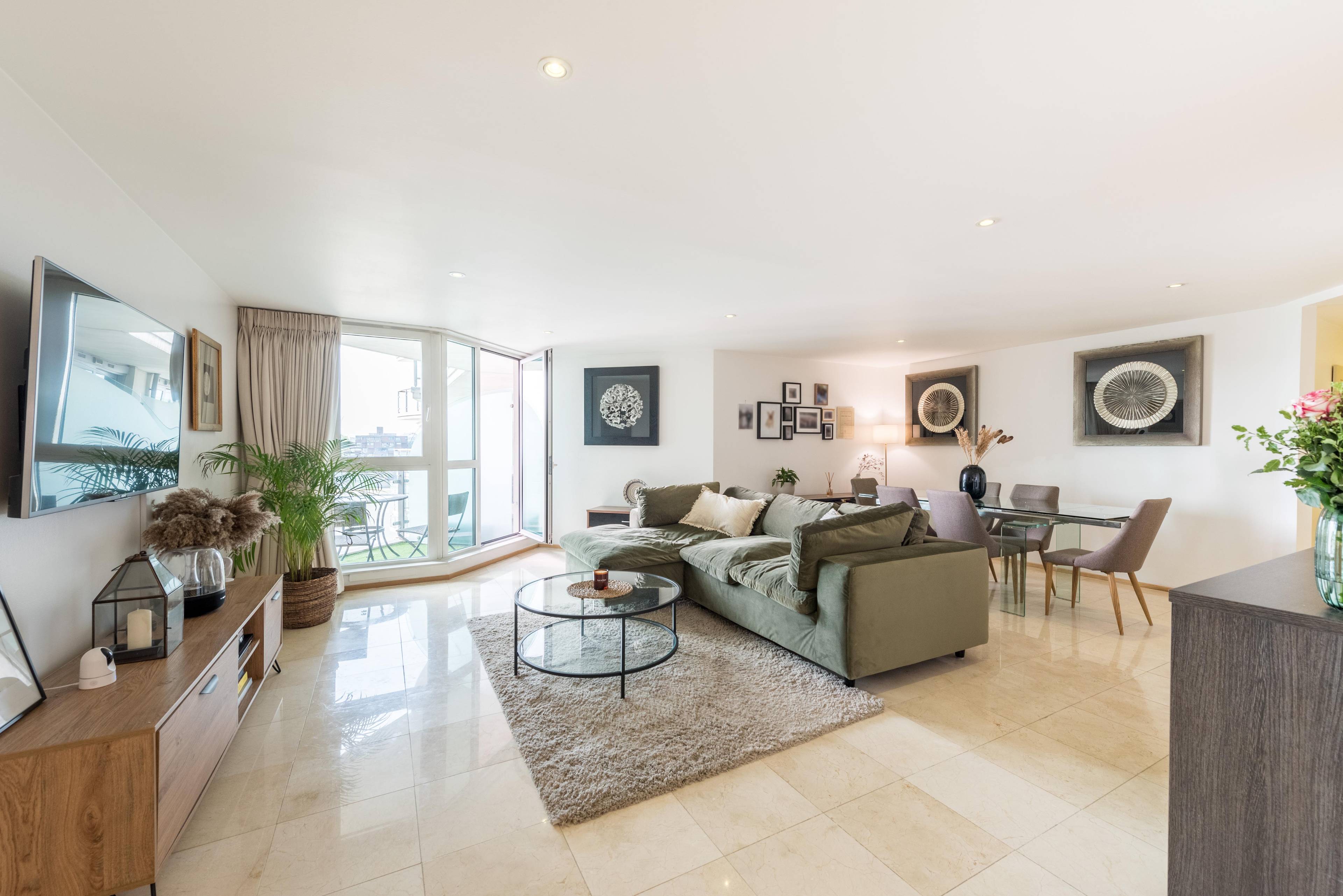 Spanning over 1,025 sq ft, this generously large 2-bed and 2.5-bath residence is available at the award winning riverside development, St George Wharf. Residents benefit from dual aspect apartment with river views.