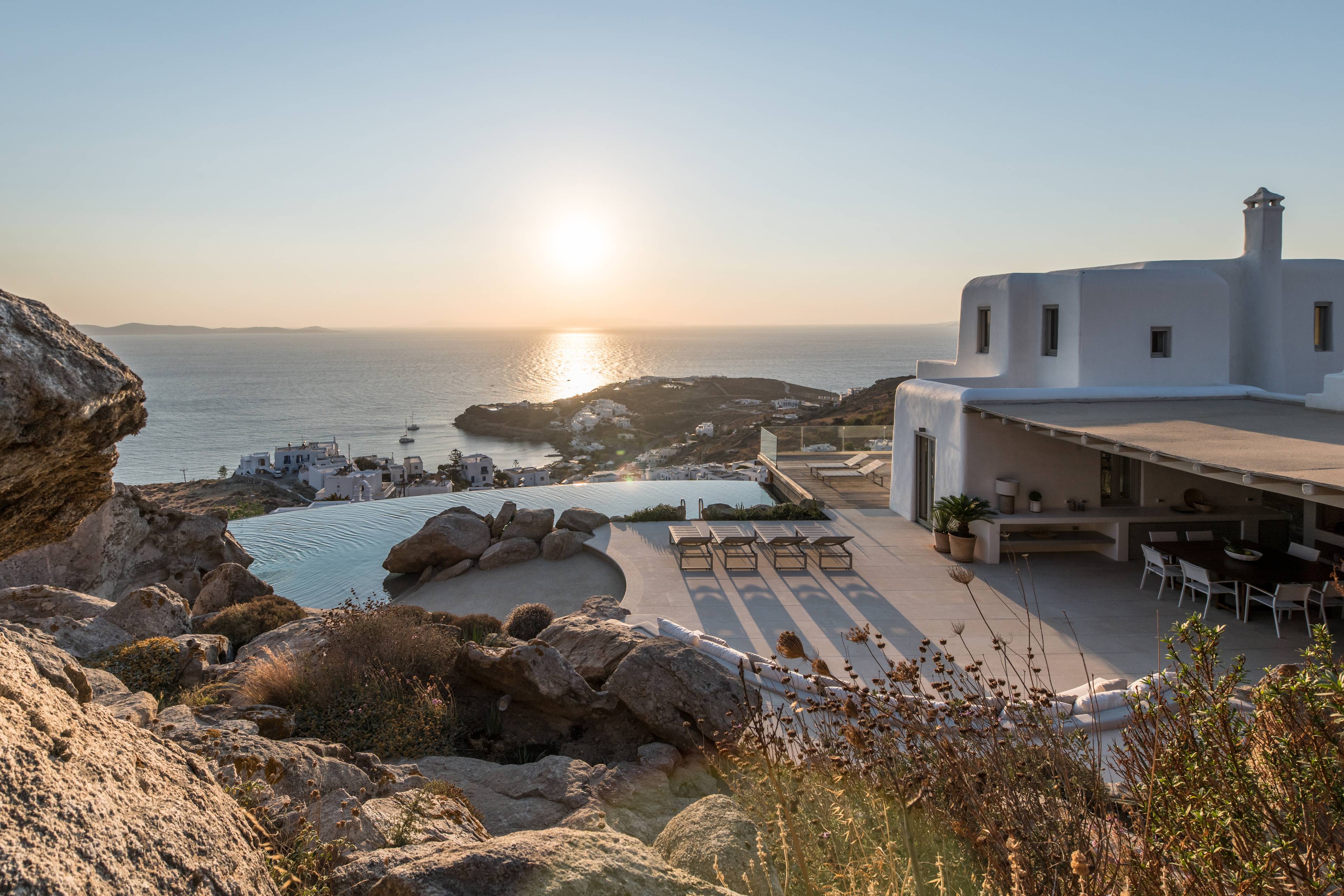 Sunset Serenity: Luxe Living in Agios Stefanos, Mykonos