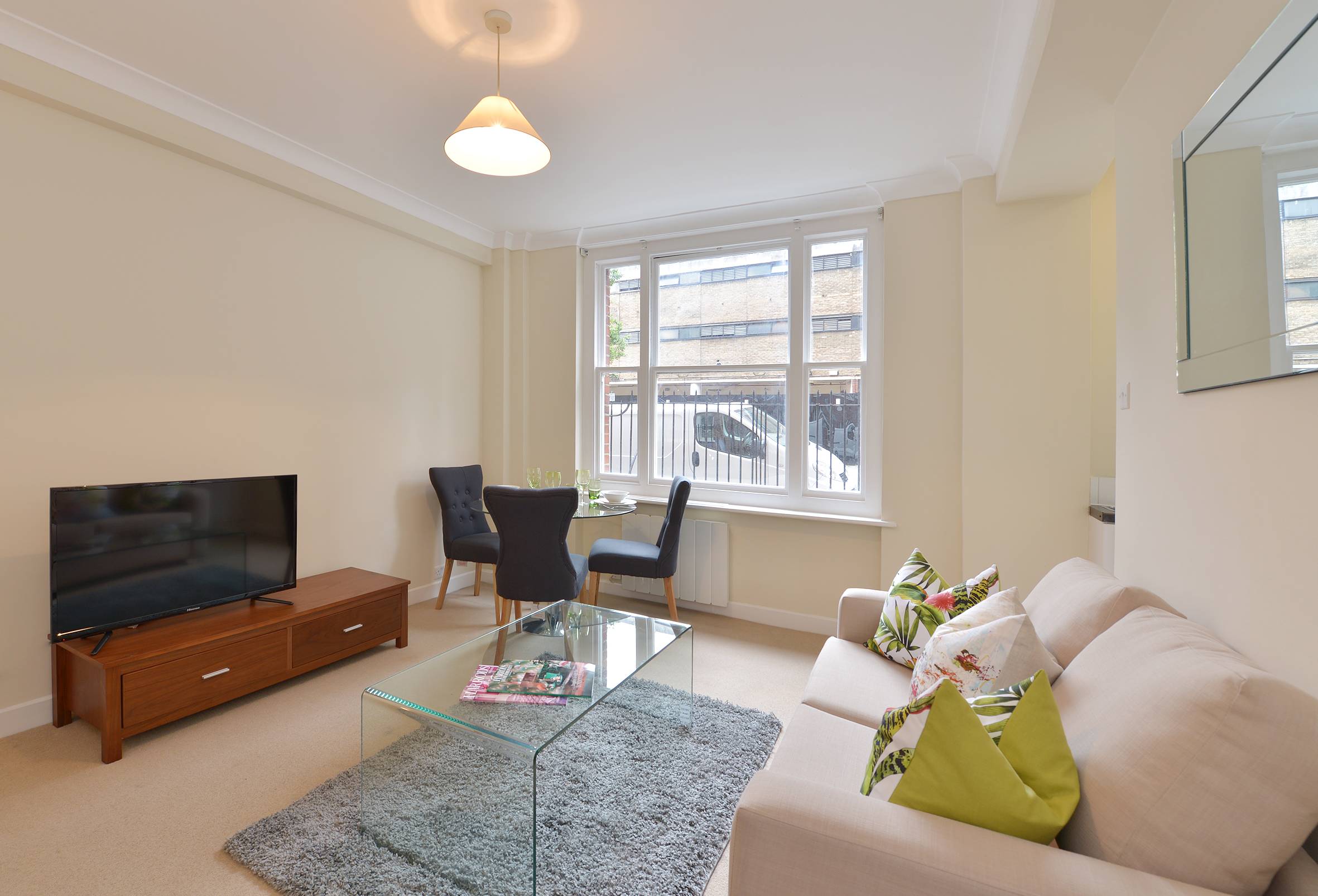Neutrally Decorated West End Apartment, Hill Street, Mayfair
