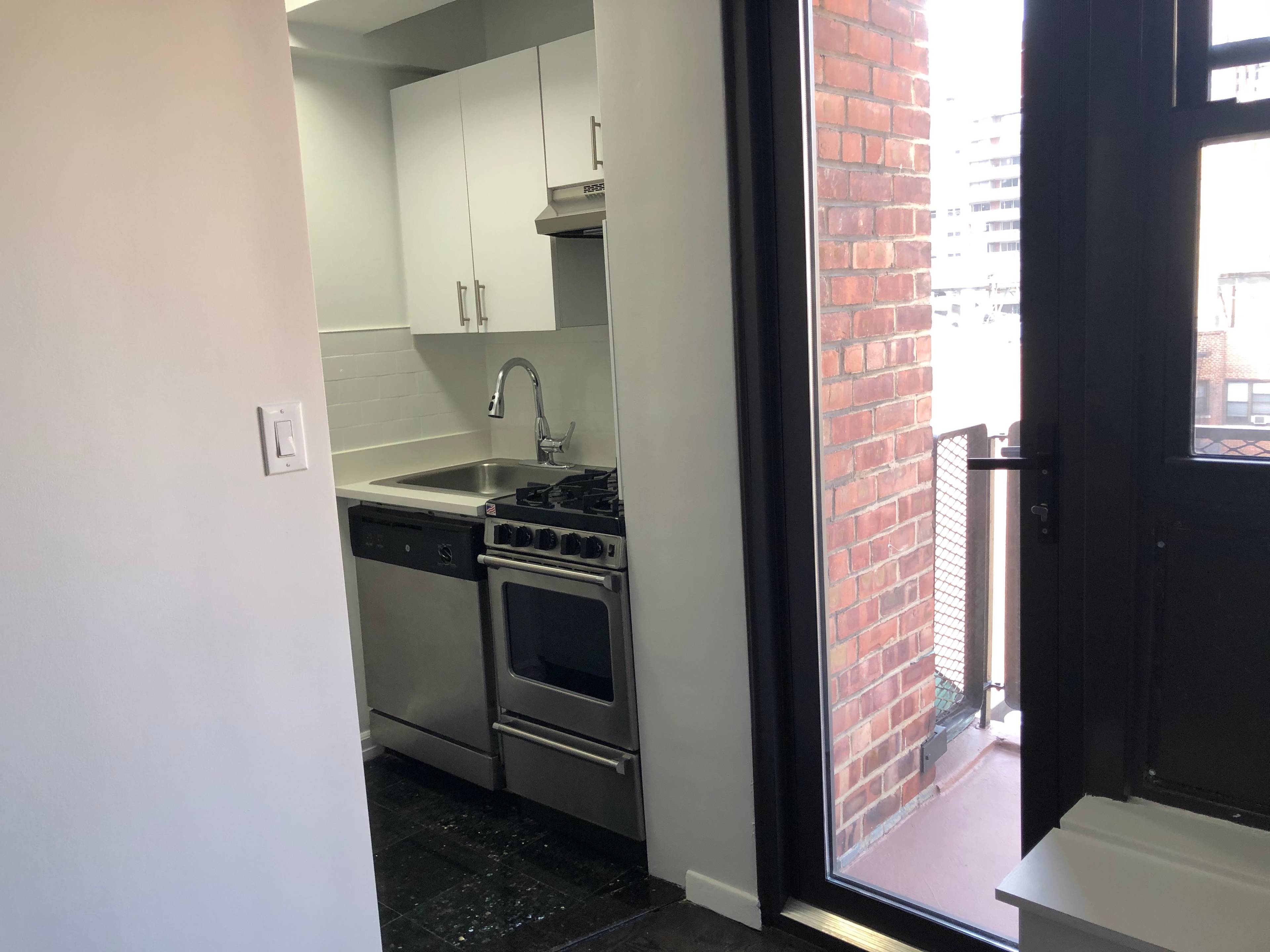 Renovated Studio with views of the Empire State Building + No Fee