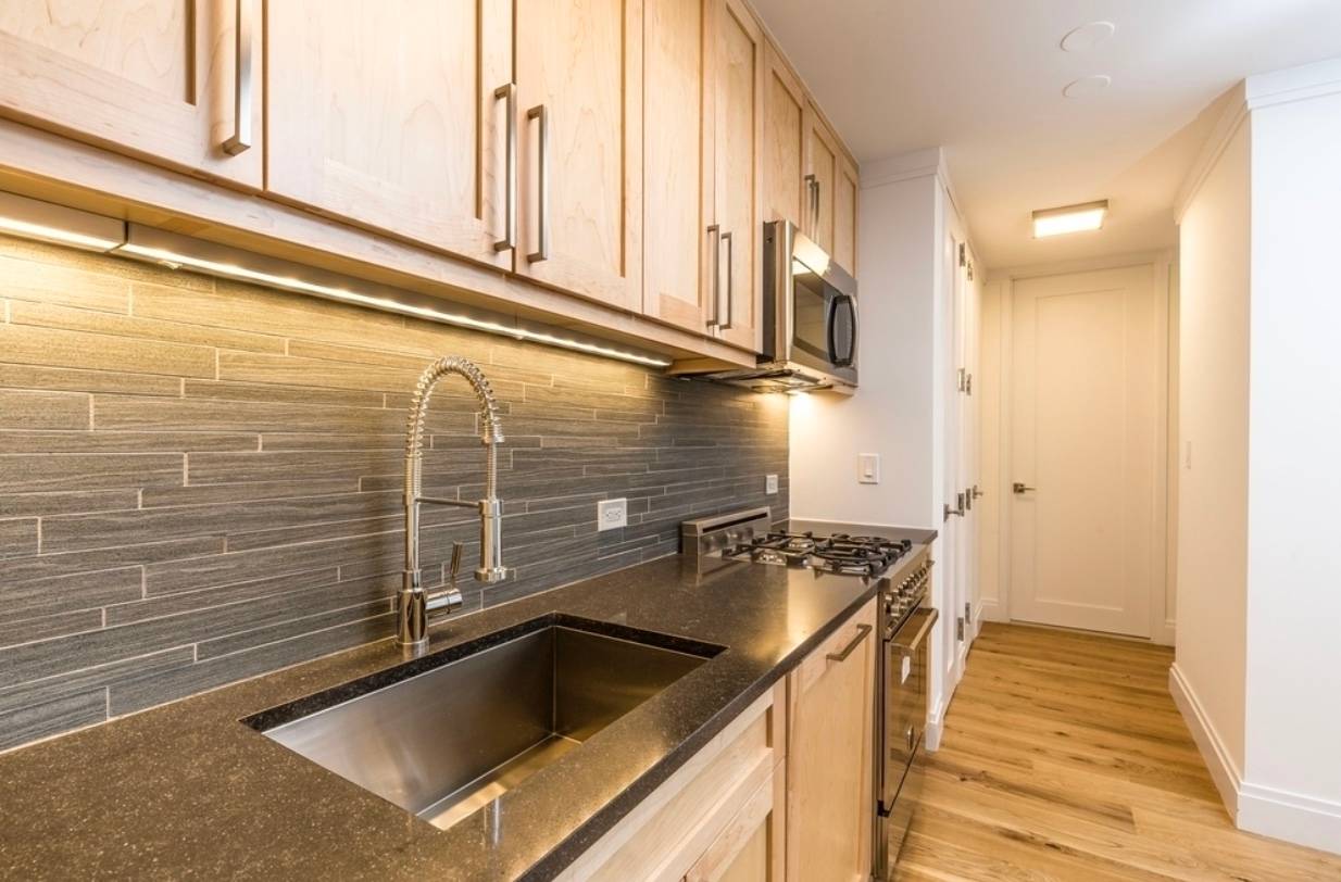 BRIGHT and OPEN,  No Fee, Upper East Side Luxury Apartment, 2 bed/ 1.5 baths , W/D in Unit, In-House Valet Services