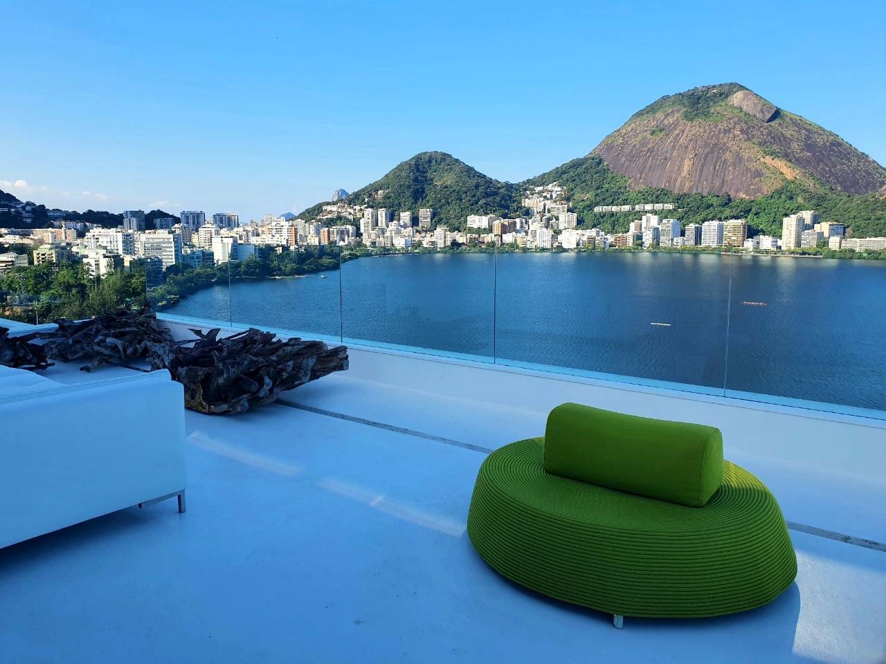 Imposing Penthouse in Rio de Janeiro with 680 m² of uncluttered design, breathtaking views of Lagoa, Corcovado, Dois Irmãos, Pão-de-Açucar, Pedra da Gávea and Rocinha.
