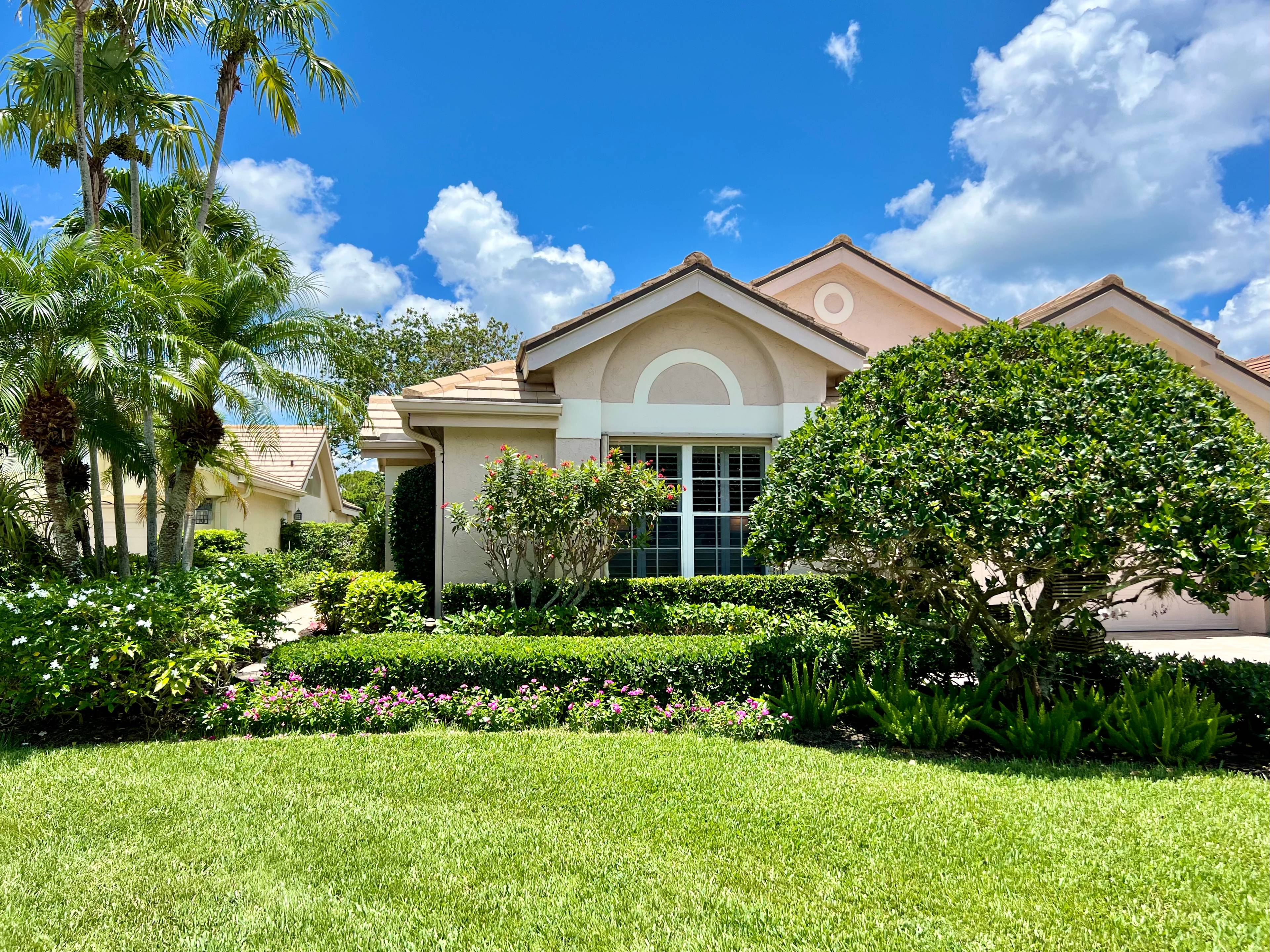 New Listing in Jonathan's Landing Jupiter, Fl. 3 bedrooms, 2.5 baths, private pool with water view