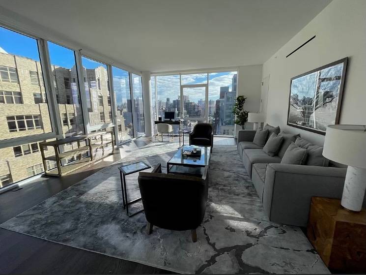 No Fee, Hudson Square, 3bed/3.5bath Penthouse in Luxury Building, Floor to Ceiling Windows