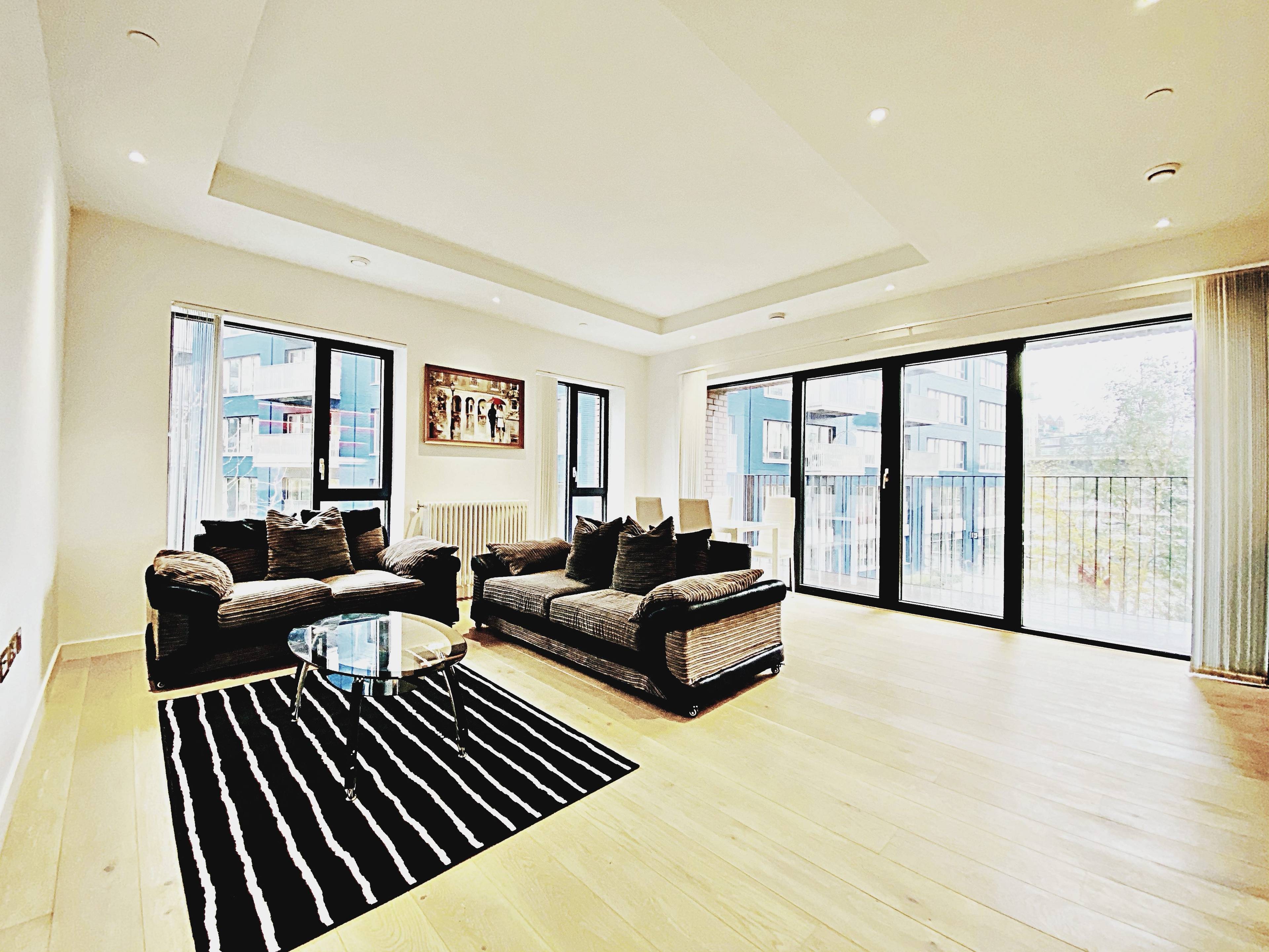 A wonderful unit in a high-spec, new apartment set on the exclusive, much sought after London City Island development.