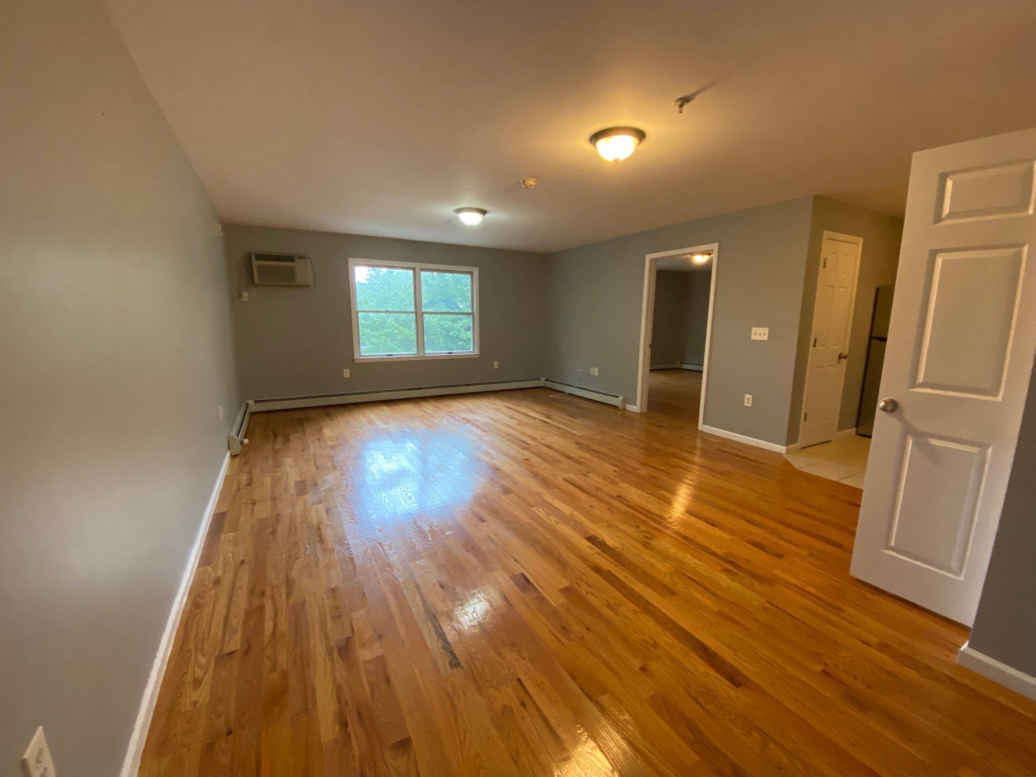 Spacious 1 bed in Englewood w/ Parking