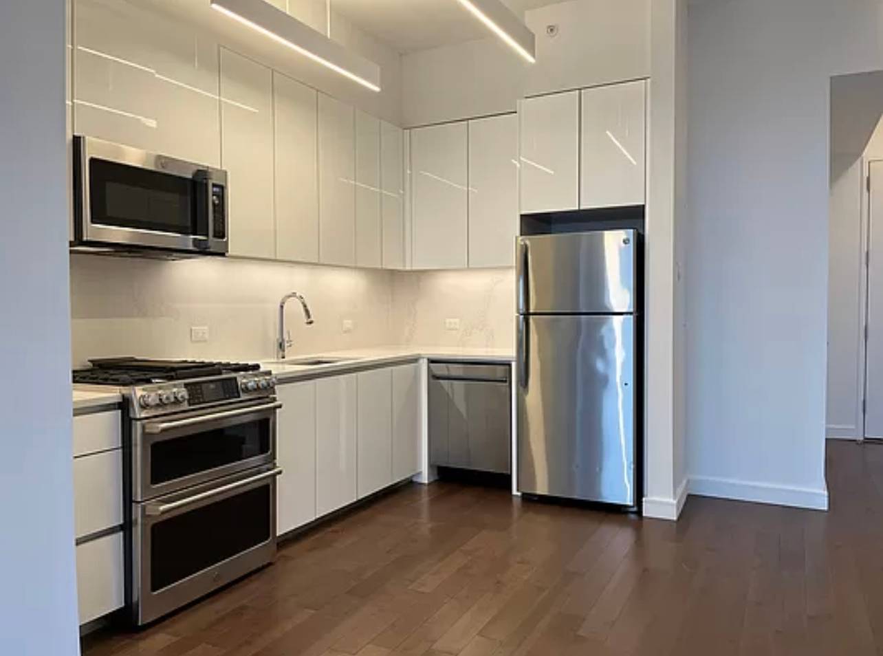 No Fee, Gorgeous Studio Apartment in Full Service Clinton Building, W/D in Unit