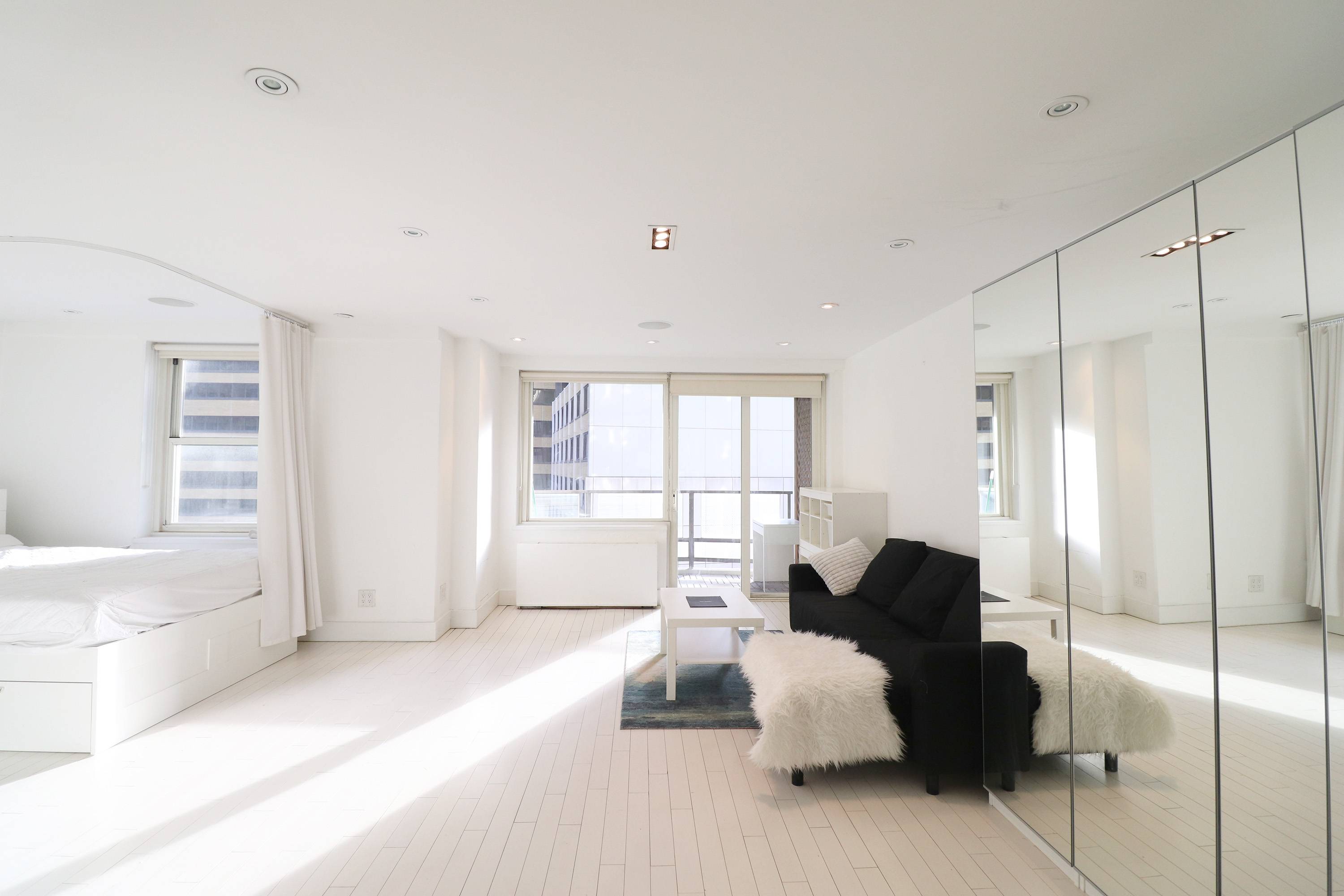Sun-drenched Large Studio in the Heart of Midtown