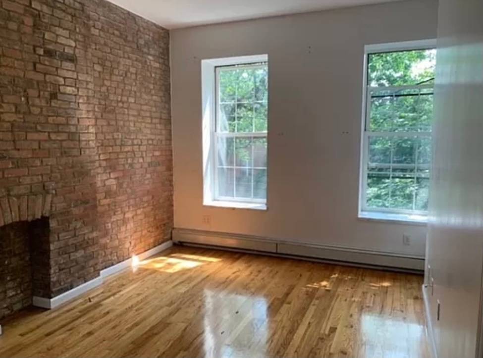 Great One Large Bedroom in Brownstone