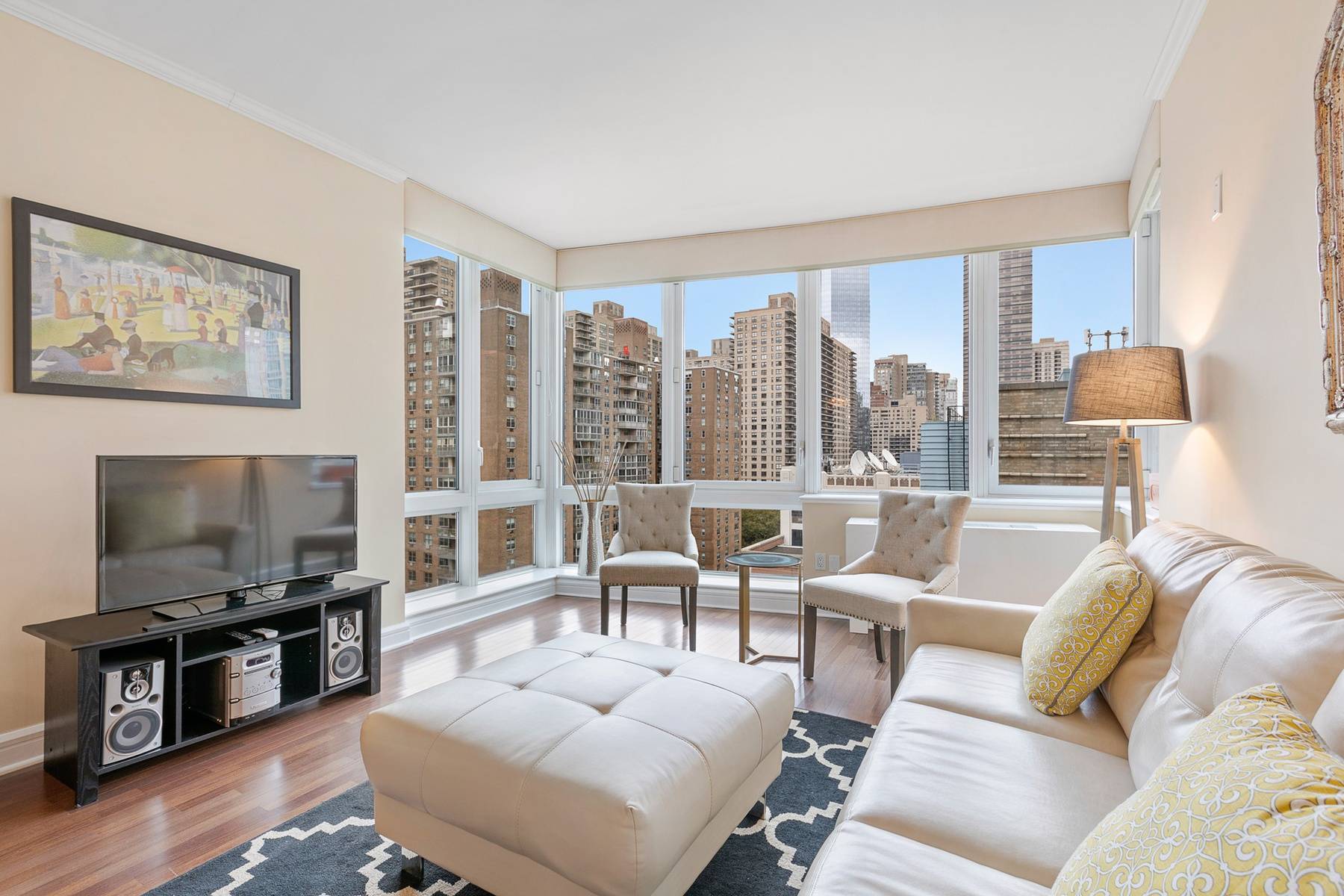 800 SF 1 Bedroom with Bright Eastern Exposure & Open City Views!