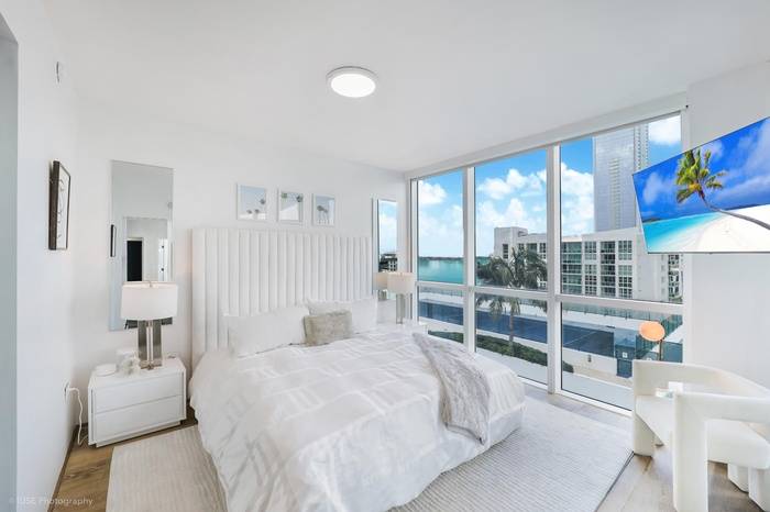 Miami Waterfront Residence | 2 beds, 2 Baths| 1007 Sf | 1 Garage |Fully Renovated| Ocean Views |