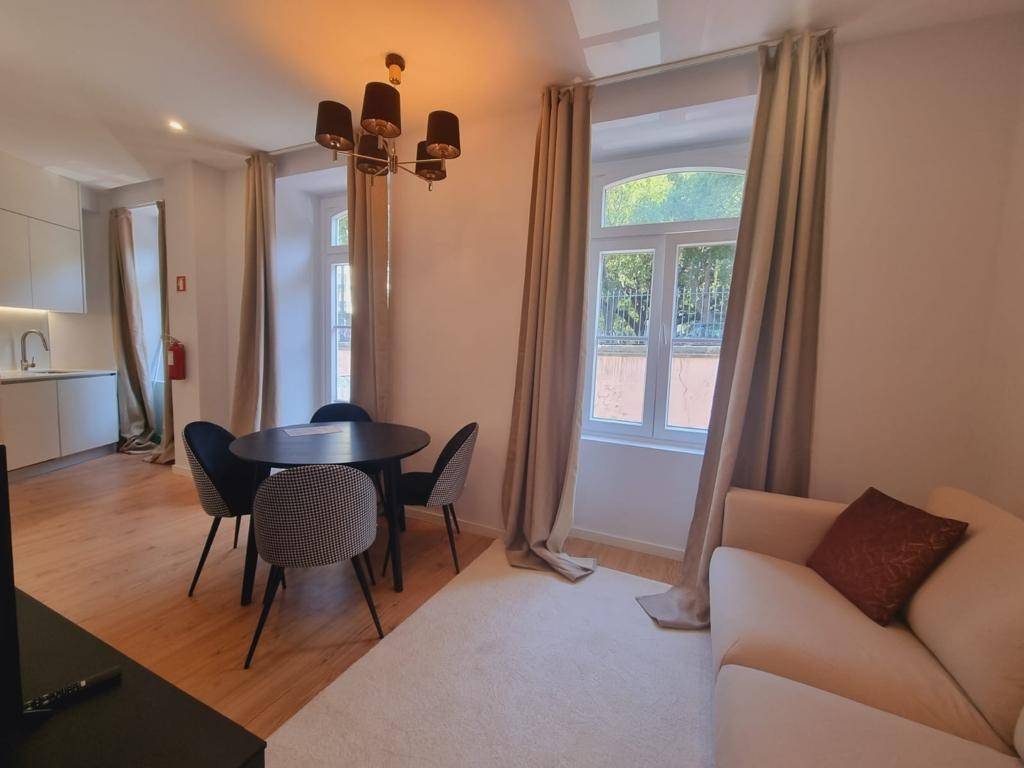 Modern 1 Bedroom Apartment in  Lisbon with 4,5% Returns