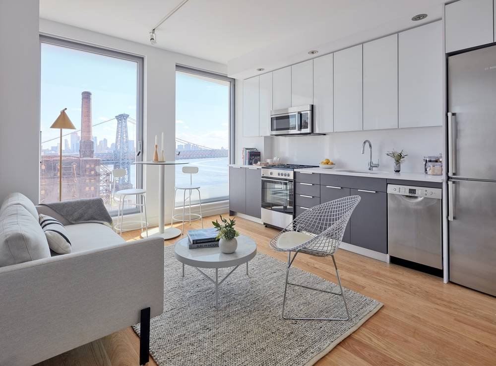 Sun Filled Luxury Alcove Studio Overlooking Manhattan and East River (No Fee)