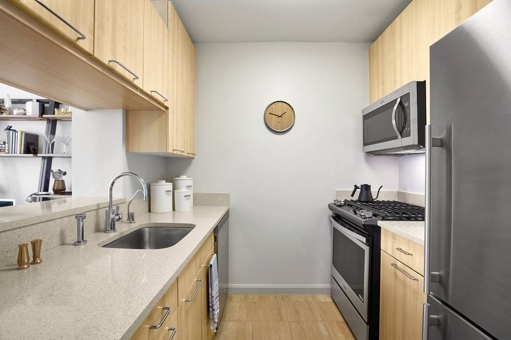 No Fee & 3 Months Free - Luxury Studio in Hell's Kitchen with Multitude of Amenities - High End Finishes