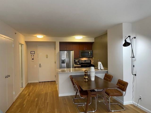 RENTAL W 21 ST BETWEEN 6TH & 7TH AVE ONE MONTH FREE NO BROKER FEE CHELSEA MIDTOWN MADISON SQUARE GARDEN