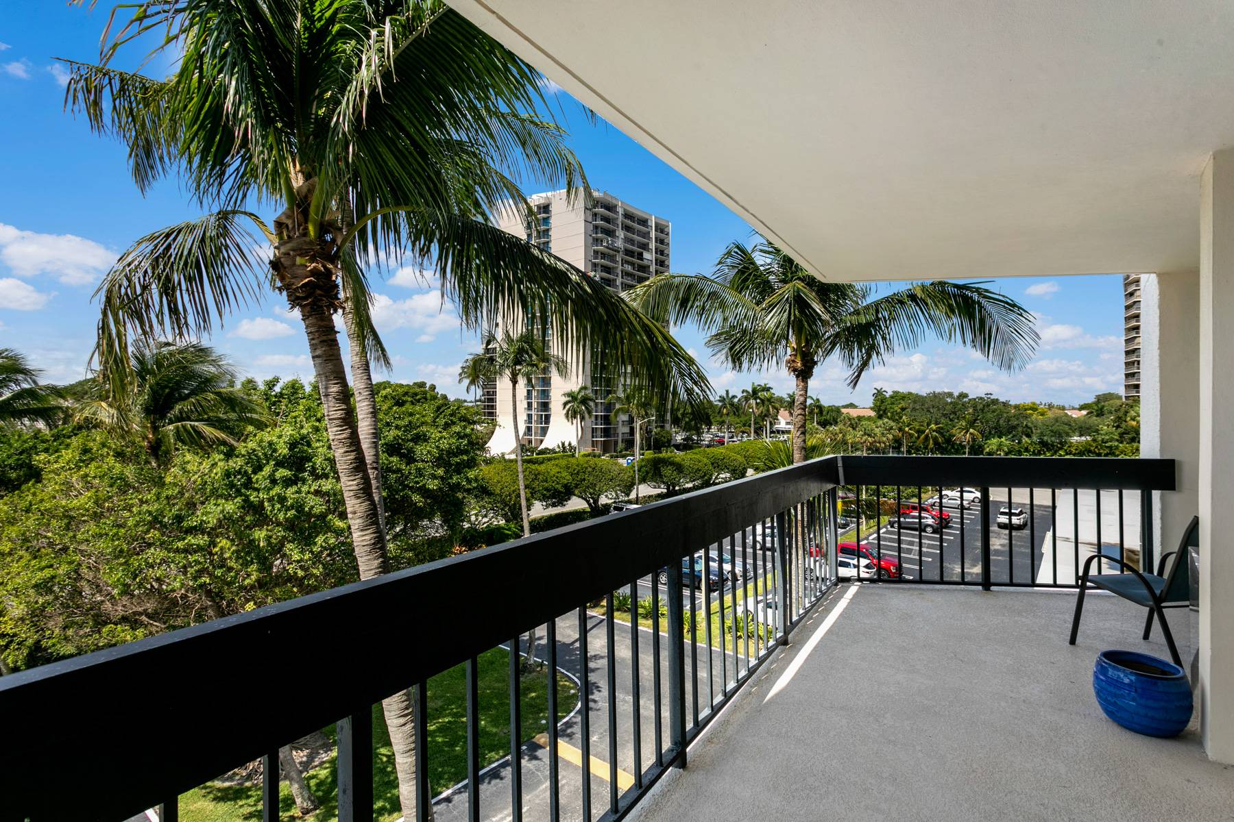 Beautiful 2BR2BA Condo in Lincoln Tower in Lands of the President in West Palm Beach