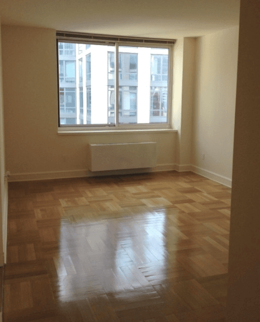Amazing 1 bedroom apartment with a large living room area with courtyard views! No Fee!