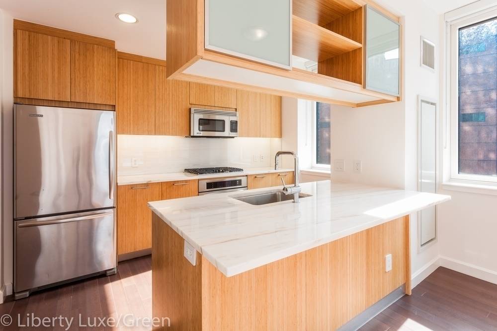 3 bed/ 2 Bath, Battery Park City, No Fee, Sun Filled, Open Layout Luxury Apartment