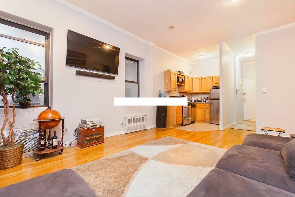 SPACIOUS ONE BEDROOM  IN AN INVESTOR FRIENDLY BUILDING  -  MURRAY HILL