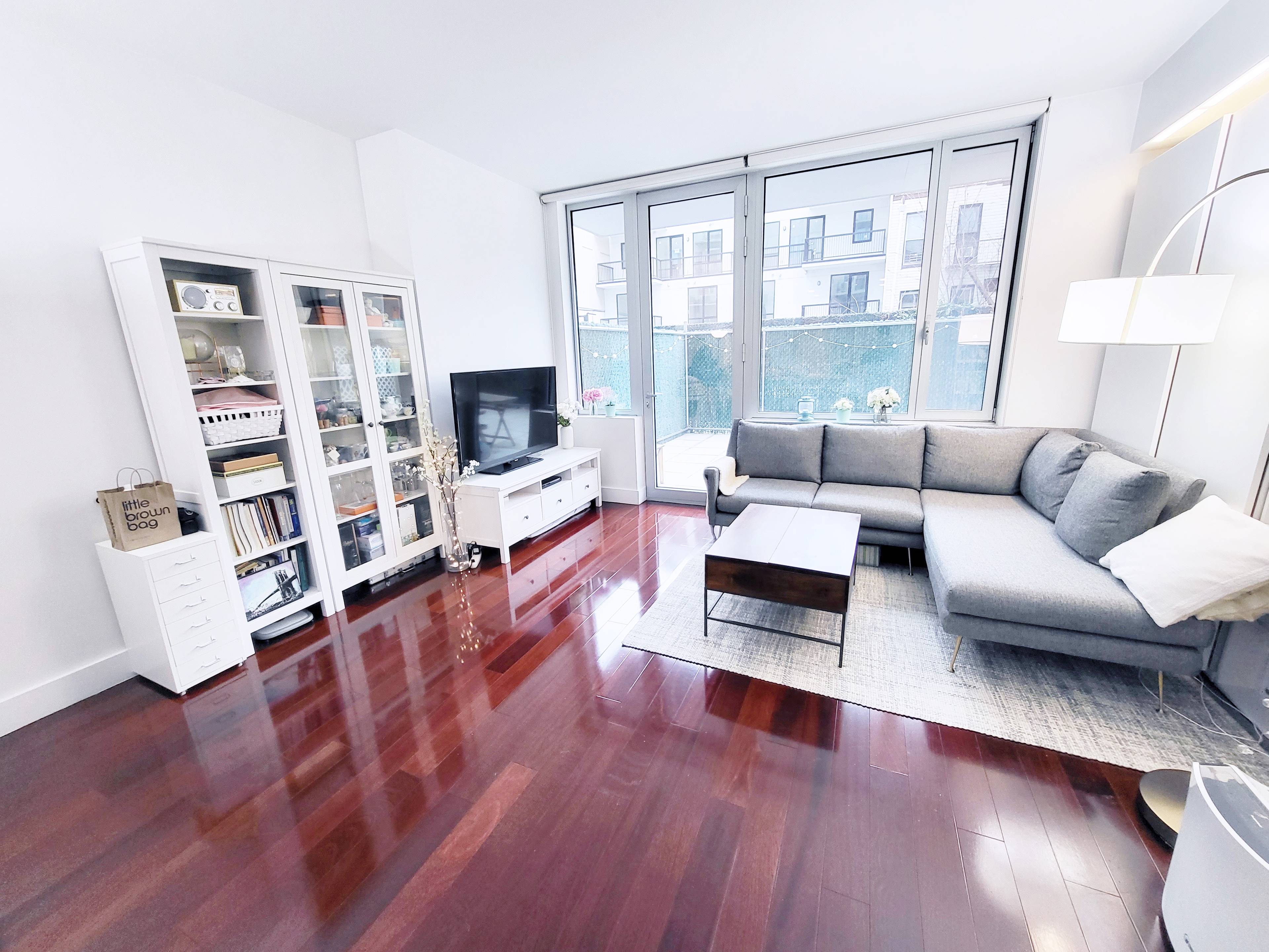 Full Service Luxury 1 Bed/1 Bath + 400 SQFT Private Terrace in Hunters Point LIC!