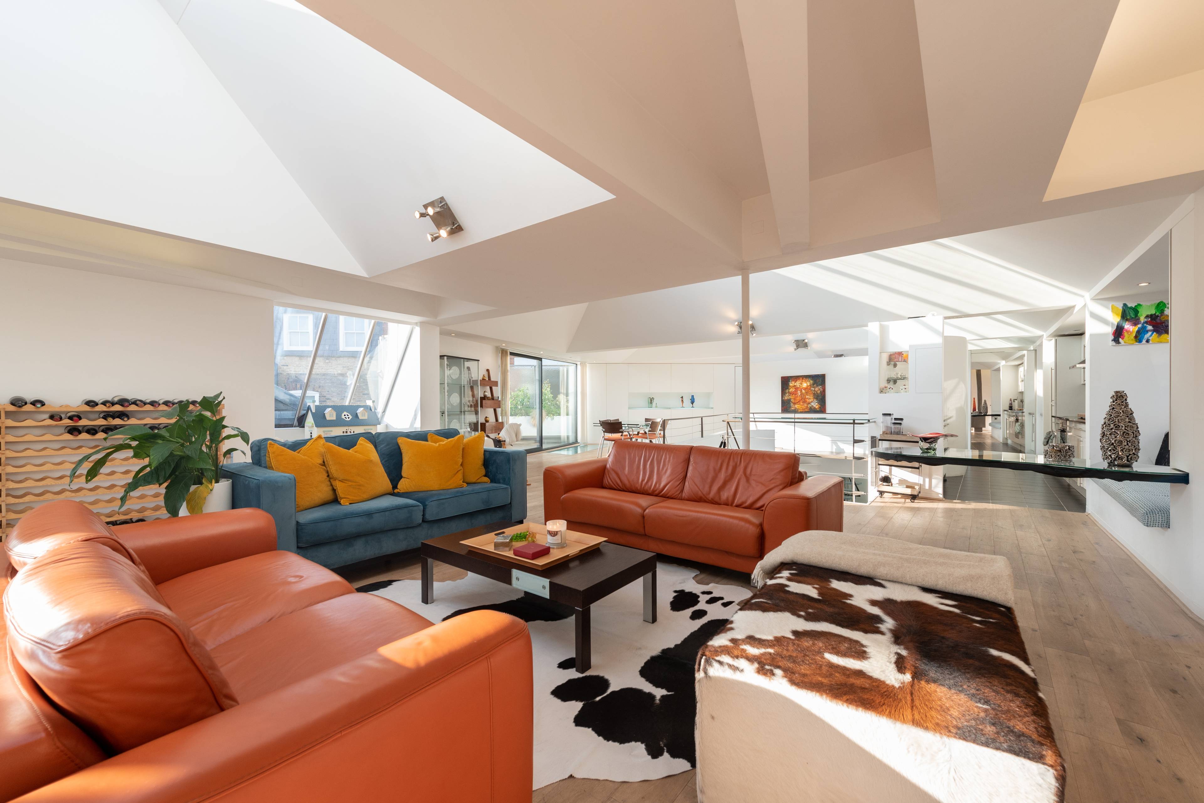 Ultra Rare Penthouse In Iconic Neal's Yard, Covent Garden - Fabulous London Party Pad!
